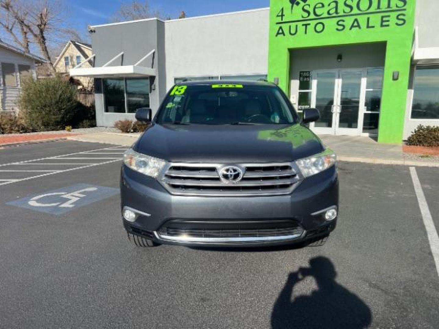 2013 Magnetic Gray Metallic /Sand Beige Leather Interior Toyota Highlander Limited 4WD (5TDDK3EH7DS) with an 3.5L V6 DOHC 24V engine, 5-Speed Automatic transmission, located at 940 North Main Street, Cedar City, UT, 84720, (435) 628-0023, 37.692936, -113.061897 - Photo#1