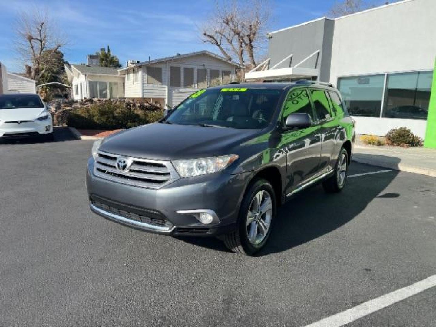 2013 Magnetic Gray Metallic /Sand Beige Leather Interior Toyota Highlander Limited 4WD (5TDDK3EH7DS) with an 3.5L V6 DOHC 24V engine, 5-Speed Automatic transmission, located at 940 North Main Street, Cedar City, UT, 84720, (435) 628-0023, 37.692936, -113.061897 - Photo#2