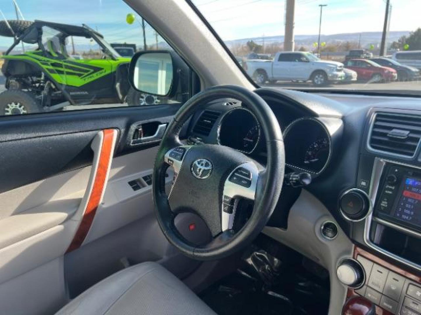 2013 Magnetic Gray Metallic /Sand Beige Leather Interior Toyota Highlander Limited 4WD (5TDDK3EH7DS) with an 3.5L V6 DOHC 24V engine, 5-Speed Automatic transmission, located at 940 North Main Street, Cedar City, UT, 84720, (435) 628-0023, 37.692936, -113.061897 - Photo#32