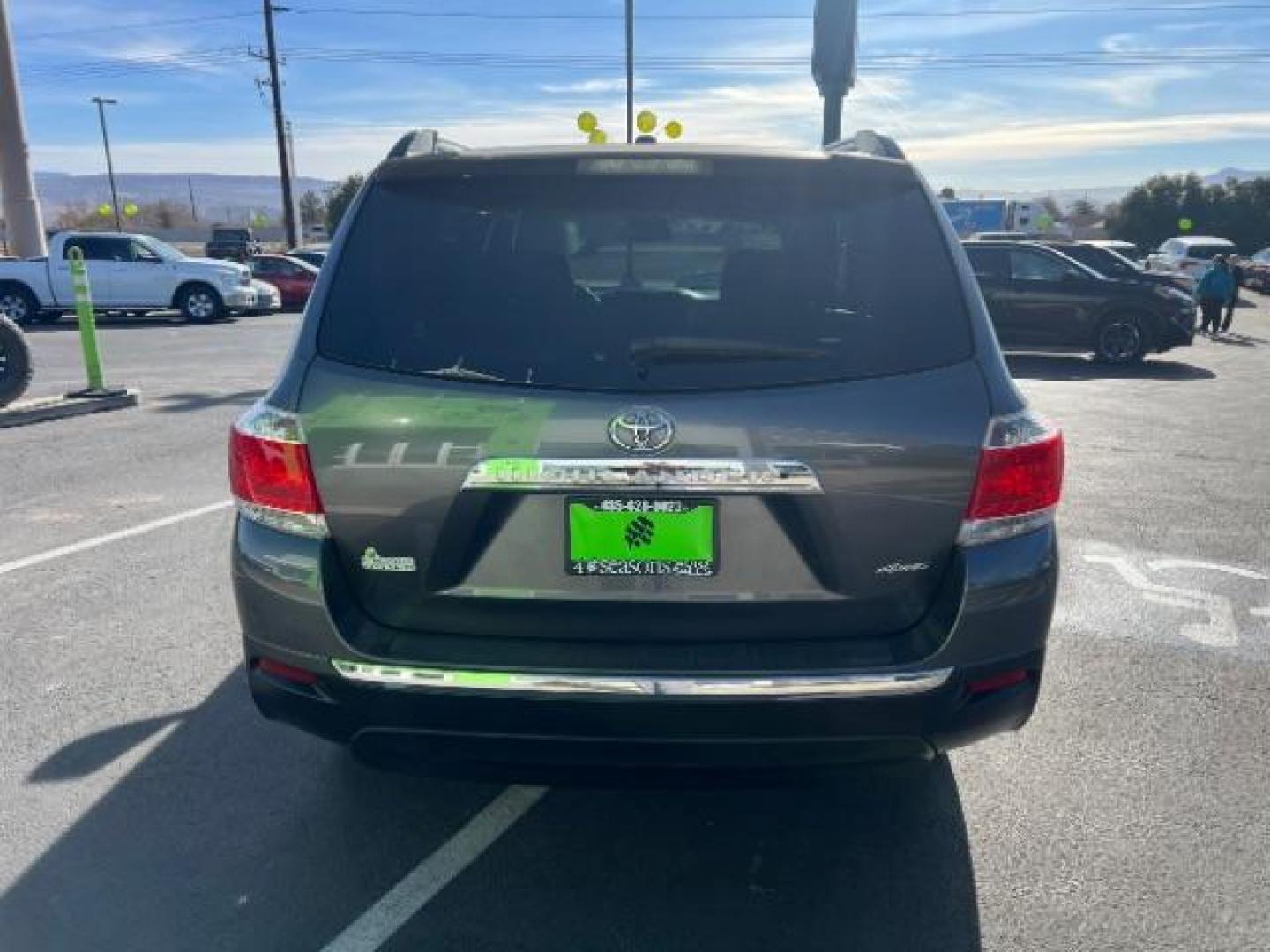 2013 Magnetic Gray Metallic /Sand Beige Leather Interior Toyota Highlander Limited 4WD (5TDDK3EH7DS) with an 3.5L V6 DOHC 24V engine, 5-Speed Automatic transmission, located at 940 North Main Street, Cedar City, UT, 84720, (435) 628-0023, 37.692936, -113.061897 - Photo#5