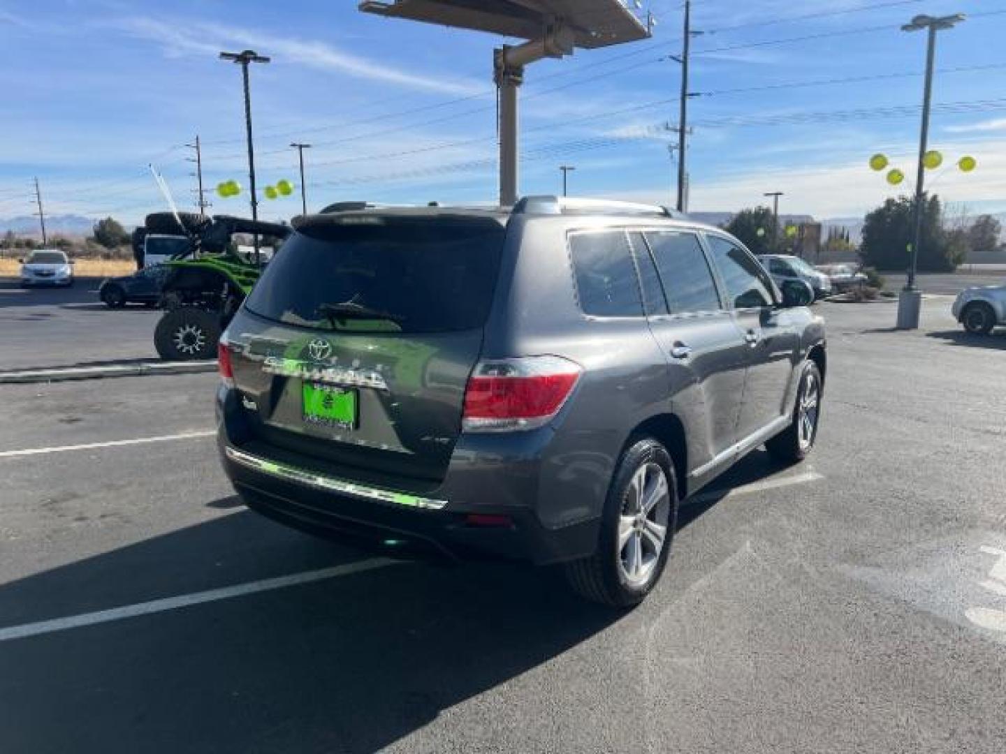 2013 Magnetic Gray Metallic /Sand Beige Leather Interior Toyota Highlander Limited 4WD (5TDDK3EH7DS) with an 3.5L V6 DOHC 24V engine, 5-Speed Automatic transmission, located at 940 North Main Street, Cedar City, UT, 84720, (435) 628-0023, 37.692936, -113.061897 - Photo#6