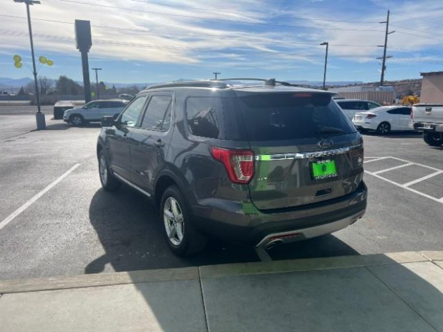 2017 Smoked Quartz Tinted Clearcoat Metallic /Dark Earth w/Ebony Black, leather/sueded microfibe Ford Explorer XLT 4WD (1FM5K8D80HG) with an 3.5L V6 DOHC 24V engine, 6-Speed Automatic transmission, located at 940 North Main Street, Cedar City, UT, 84720, (435) 628-0023, 37.692936, -113.061897 - We specialize in helping ALL people get the best financing available. No matter your credit score, good, bad or none we can get you an amazing rate. Had a bankruptcy, divorce, or repossessions? We give you the green light to get your credit back on the road. Low down and affordable payments that fit - Photo#4