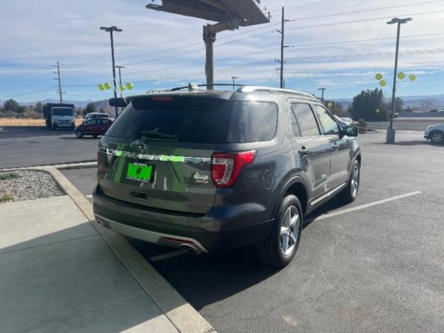 2017 Smoked Quartz Tinted Clearcoat Metallic /Dark Earth w/Ebony Black, leather/sueded microfibe Ford Explorer XLT 4WD (1FM5K8D80HG) with an 3.5L V6 DOHC 24V engine, 6-Speed Automatic transmission, located at 940 North Main Street, Cedar City, UT, 84720, (435) 628-0023, 37.692936, -113.061897 - We specialize in helping ALL people get the best financing available. No matter your credit score, good, bad or none we can get you an amazing rate. Had a bankruptcy, divorce, or repossessions? We give you the green light to get your credit back on the road. Low down and affordable payments that fit - Photo#6