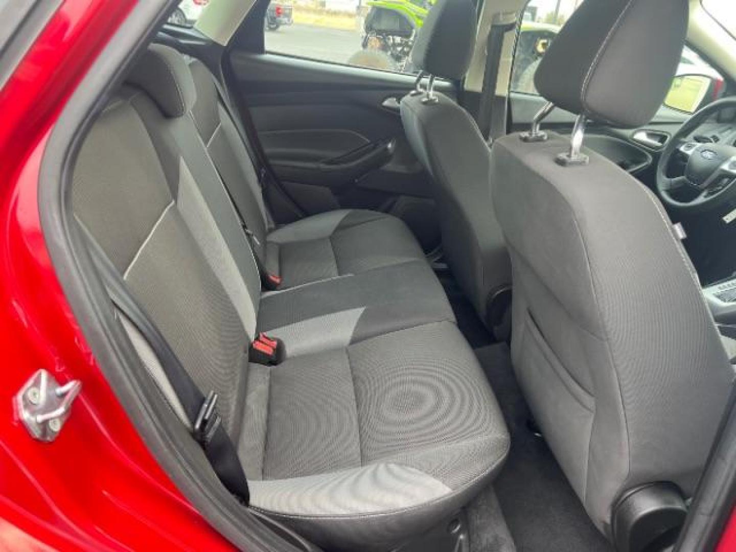 2012 Race Red /Charcoal Black/Metal Gray Cloth Interior Ford Focus SE (1FAHP3K22CL) with an 2.0L L4 DOHC 16V engine, located at 1865 East Red Hills Pkwy, St. George, 84770, (435) 628-0023, 37.120850, -113.543640 - Photo#27