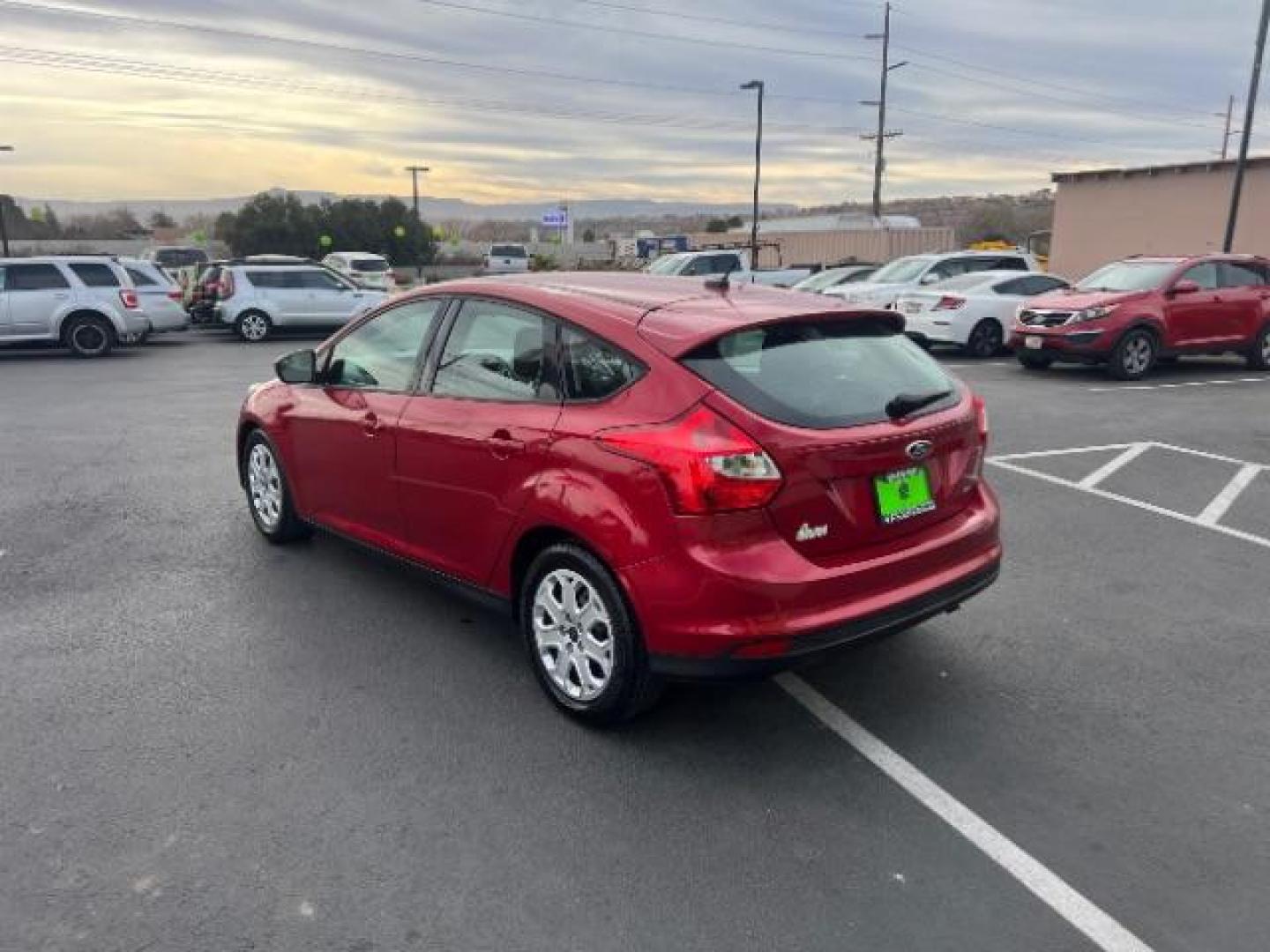 2012 Race Red /Charcoal Black/Metal Gray Cloth Interior Ford Focus SE (1FAHP3K22CL) with an 2.0L L4 DOHC 16V engine, located at 1865 East Red Hills Pkwy, St. George, 84770, (435) 628-0023, 37.120850, -113.543640 - Photo#4