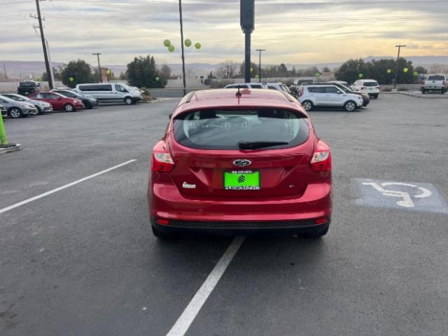 2012 Race Red /Charcoal Black/Metal Gray Cloth Interior Ford Focus SE (1FAHP3K22CL) with an 2.0L L4 DOHC 16V engine, located at 1865 East Red Hills Pkwy, St. George, 84770, (435) 628-0023, 37.120850, -113.543640 - Photo#5