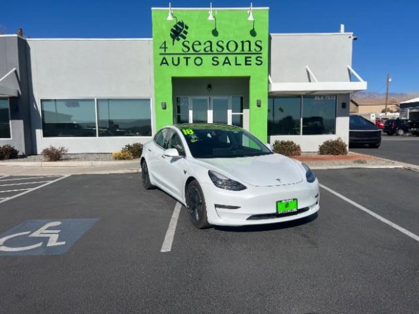 2018 White /Black Tesla Model 3 Long Range (5YJ3E1EB8JF) with an ELECTRIC engine, 1-Speed Automatic transmission, located at 1865 East Red Hills Pkwy, St. George, 84770, (435) 628-0023, 37.120850, -113.543640 - Take additional $4k with the EV TAX REBATE. We are setup with IRS to file the rebate directly. Take off price of car, use as down payment or take cashback. Excellent AWD, Long Range, 300 miles on full charge, ugraded computer for FSD ready. Battery and motor warranty up to 120k miles. Call or te - Photo#0