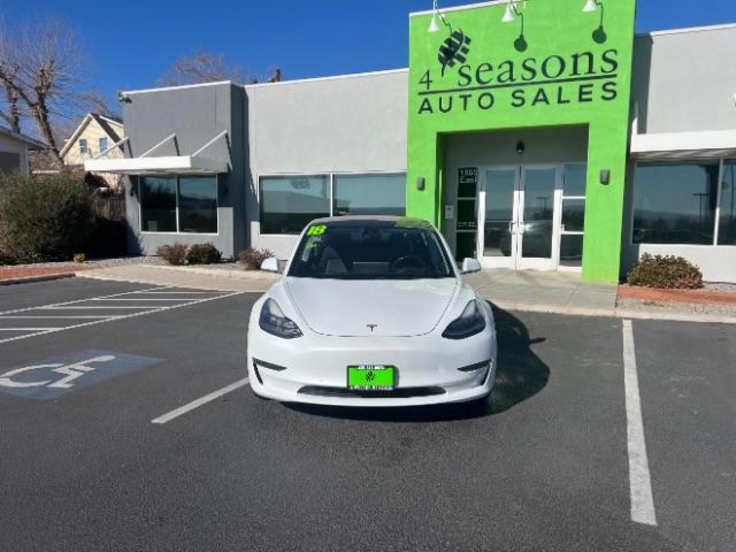 2018 White /Black Tesla Model 3 Long Range (5YJ3E1EB8JF) with an ELECTRIC engine, 1-Speed Automatic transmission, located at 1865 East Red Hills Pkwy, St. George, 84770, (435) 628-0023, 37.120850, -113.543640 - Take additional $4k with the EV TAX REBATE. We are setup with IRS to file the rebate directly. Take off price of car, use as down payment or take cashback. Excellent AWD, Long Range, 300 miles on full charge, ugraded computer for FSD ready. Battery and motor warranty up to 120k miles. Call or te - Photo#3