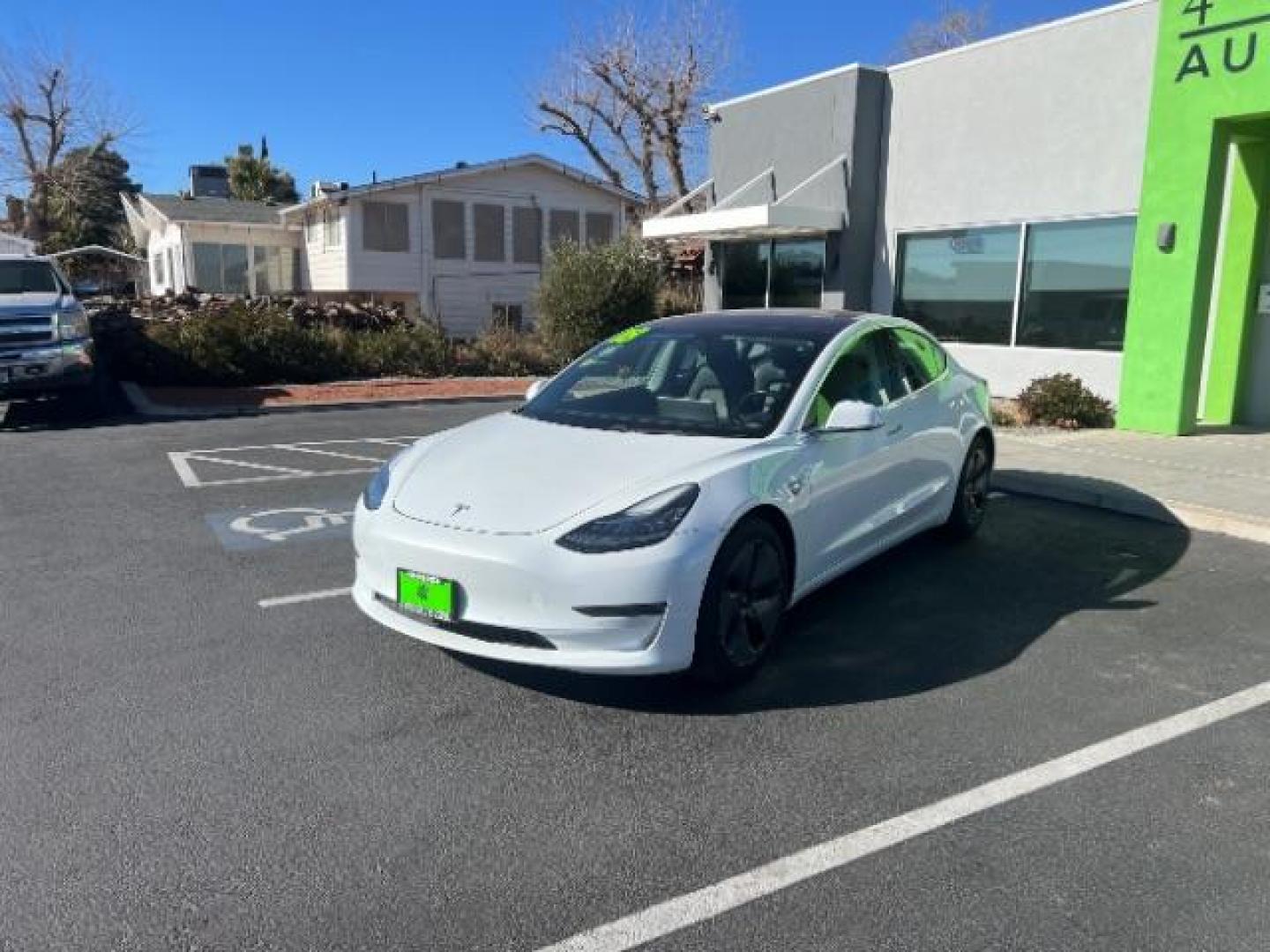 2018 White /Black Tesla Model 3 Long Range (5YJ3E1EB8JF) with an ELECTRIC engine, 1-Speed Automatic transmission, located at 1865 East Red Hills Pkwy, St. George, 84770, (435) 628-0023, 37.120850, -113.543640 - Take additional $4k with the EV TAX REBATE. We are setup with IRS to file the rebate directly. Take off price of car, use as down payment or take cashback. Excellent AWD, Long Range, 300 miles on full charge, ugraded computer for FSD ready. Battery and motor warranty up to 120k miles. Call or te - Photo#4