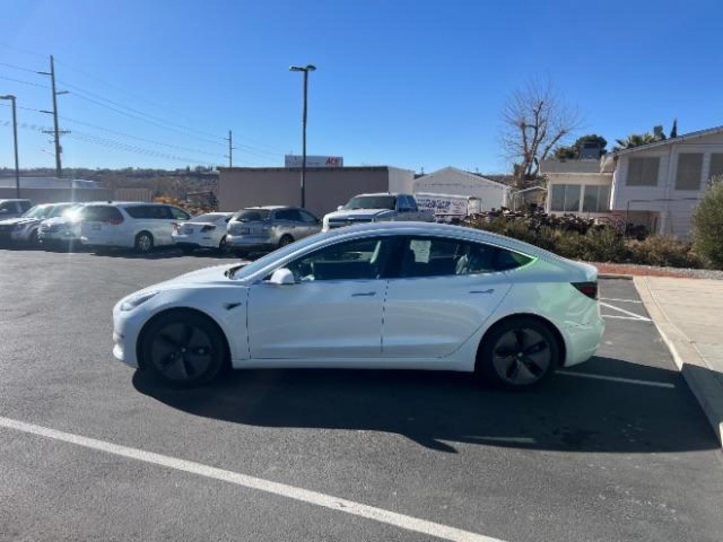 2018 White /Black Tesla Model 3 Long Range (5YJ3E1EB8JF) with an ELECTRIC engine, 1-Speed Automatic transmission, located at 1865 East Red Hills Pkwy, St. George, 84770, (435) 628-0023, 37.120850, -113.543640 - Take additional $4k with the EV TAX REBATE. We are setup with IRS to file the rebate directly. Take off price of car, use as down payment or take cashback. Excellent AWD, Long Range, 300 miles on full charge, ugraded computer for FSD ready. Battery and motor warranty up to 120k miles. Call or te - Photo#5