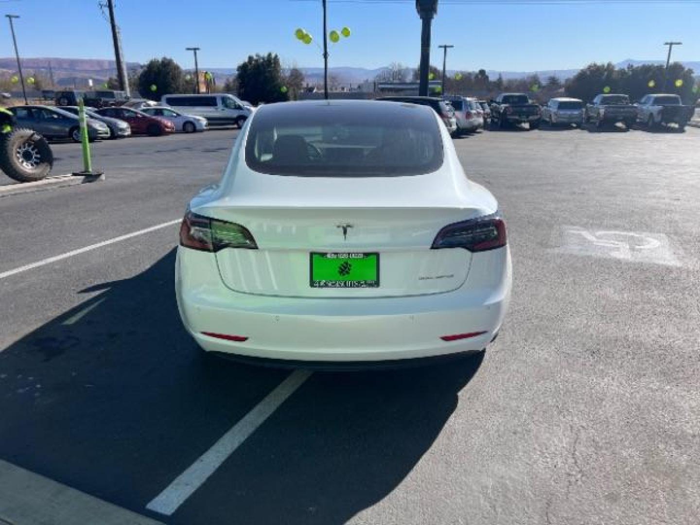 2018 White /Black Tesla Model 3 Long Range (5YJ3E1EB8JF) with an ELECTRIC engine, 1-Speed Automatic transmission, located at 1865 East Red Hills Pkwy, St. George, 84770, (435) 628-0023, 37.120850, -113.543640 - Take additional $4k with the EV TAX REBATE. We are setup with IRS to file the rebate directly. Take off price of car, use as down payment or take cashback. Excellent AWD, Long Range, 300 miles on full charge, ugraded computer for FSD ready. Battery and motor warranty up to 120k miles. Call or te - Photo#7