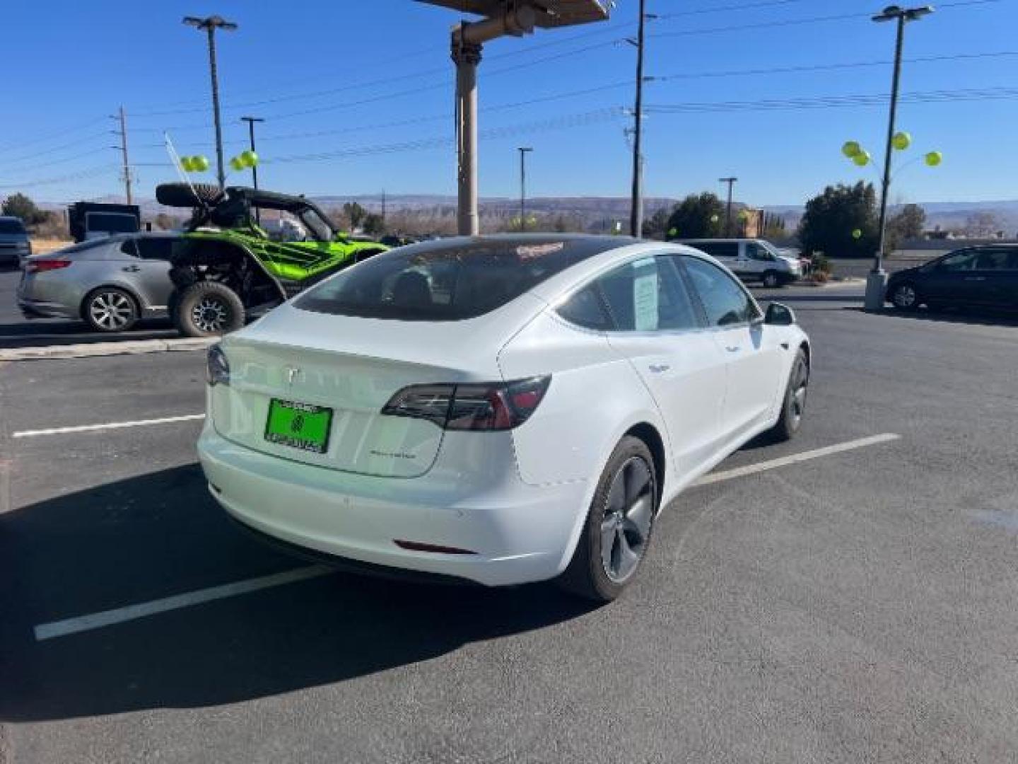 2018 White /Black Tesla Model 3 Long Range (5YJ3E1EB8JF) with an ELECTRIC engine, 1-Speed Automatic transmission, located at 1865 East Red Hills Pkwy, St. George, 84770, (435) 628-0023, 37.120850, -113.543640 - Take additional $4k with the EV TAX REBATE. We are setup with IRS to file the rebate directly. Take off price of car, use as down payment or take cashback. Excellent AWD, Long Range, 300 miles on full charge, ugraded computer for FSD ready. Battery and motor warranty up to 120k miles. Call or te - Photo#8