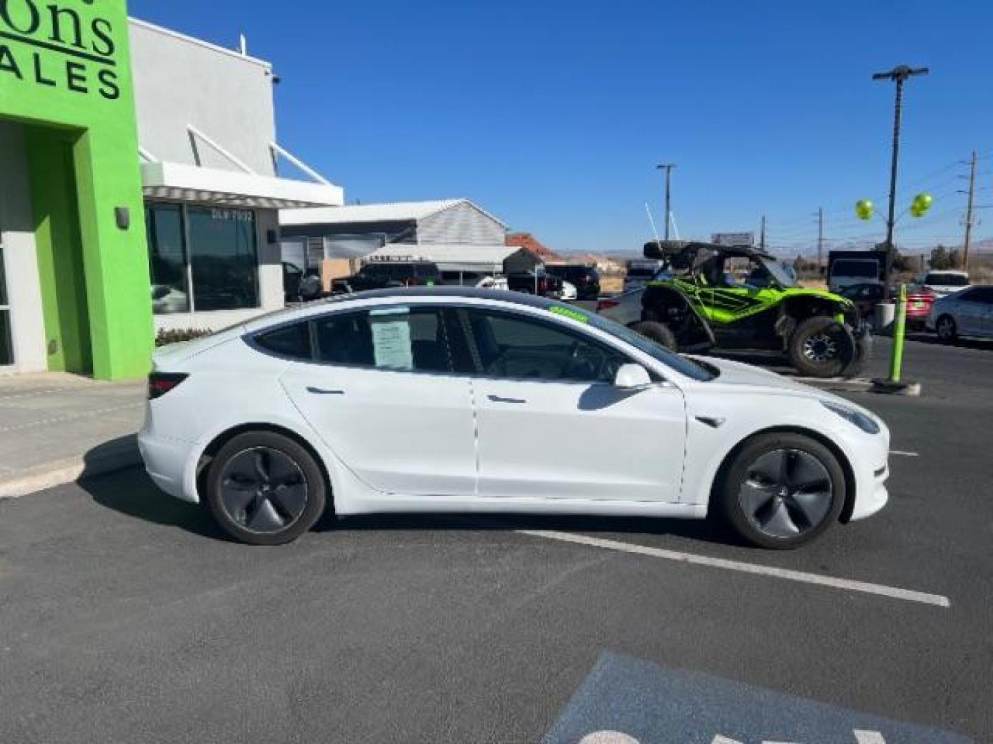 2018 White /Black Tesla Model 3 Long Range (5YJ3E1EB8JF) with an ELECTRIC engine, 1-Speed Automatic transmission, located at 1865 East Red Hills Pkwy, St. George, 84770, (435) 628-0023, 37.120850, -113.543640 - Take additional $4k with the EV TAX REBATE. We are setup with IRS to file the rebate directly. Take off price of car, use as down payment or take cashback. Excellent AWD, Long Range, 300 miles on full charge, ugraded computer for FSD ready. Battery and motor warranty up to 120k miles. Call or te - Photo#9