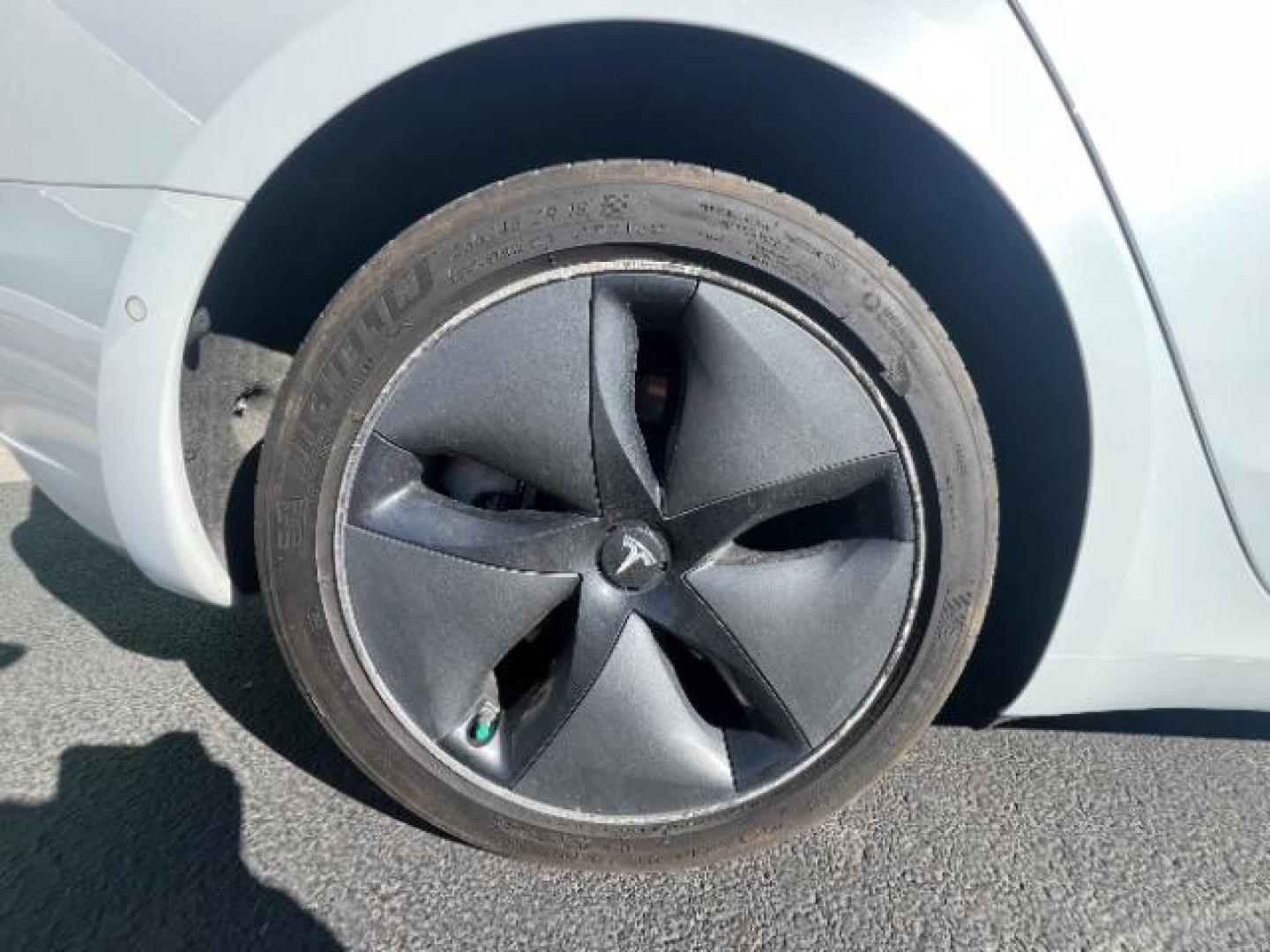 2018 White /Black Tesla Model 3 Long Range (5YJ3E1EB8JF) with an ELECTRIC engine, 1-Speed Automatic transmission, located at 1865 East Red Hills Pkwy, St. George, 84770, (435) 628-0023, 37.120850, -113.543640 - Take additional $4k with the EV TAX REBATE. We are setup with IRS to file the rebate directly. Take off price of car, use as down payment or take cashback. Excellent AWD, Long Range, 300 miles on full charge, ugraded computer for FSD ready. Battery and motor warranty up to 120k miles. Call or te - Photo#13