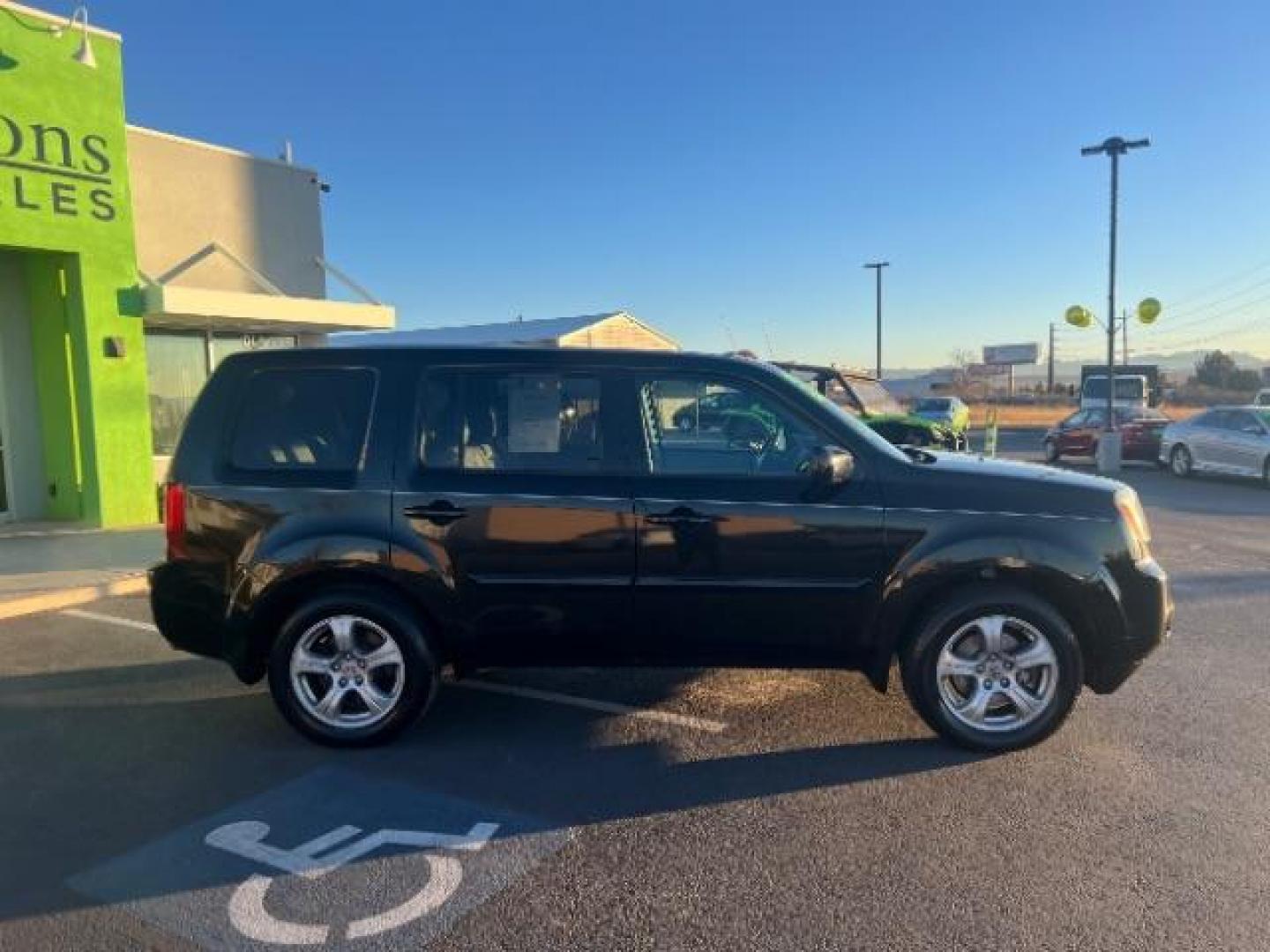 2013 Crystal Black Pearl /Beige Leather Interior Honda Pilot EX-L 4WD 5-Spd AT with Navigation (5FNYF4H79DB) with an 3.5L V6 SOHC 24V engine, 5-Speed Automatic transmission, located at 940 North Main Street, Cedar City, UT, 84720, (435) 628-0023, 37.692936, -113.061897 - We specialize in helping ALL people get the best financing available. No matter your credit score, good, bad or none we can get you an amazing rate. Had a bankruptcy, divorce, or repossessions? We give you the green light to get your credit back on the road. Low down and affordable payments that fit - Photo#7