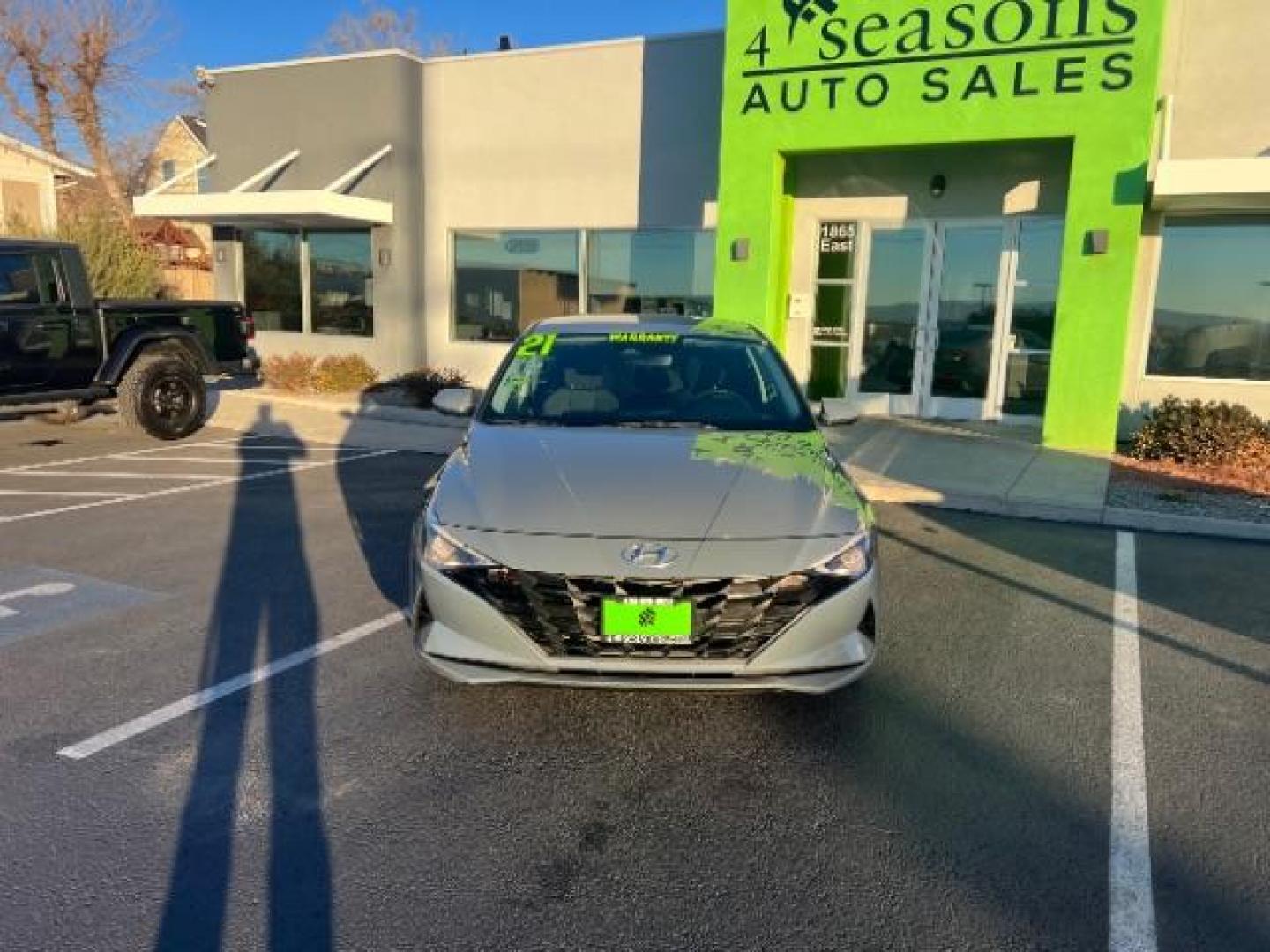 2021 Portofino Gray /Black Hyundai Elantra SE (KMHLL4AG0MU) with an 2.0L L4 DOHC 16V engine, 6-Speed Automatic transmission, located at 1865 East Red Hills Pkwy, St. George, 84770, (435) 628-0023, 37.120850, -113.543640 - We specialize in helping ALL people get the best financing available. No matter your credit score, good, bad or none we can get you an amazing rate. Had a bankruptcy, divorce, or repossessions? We give you the green light to get your credit back on the road. Low down and affordable payments that fit - Photo#1