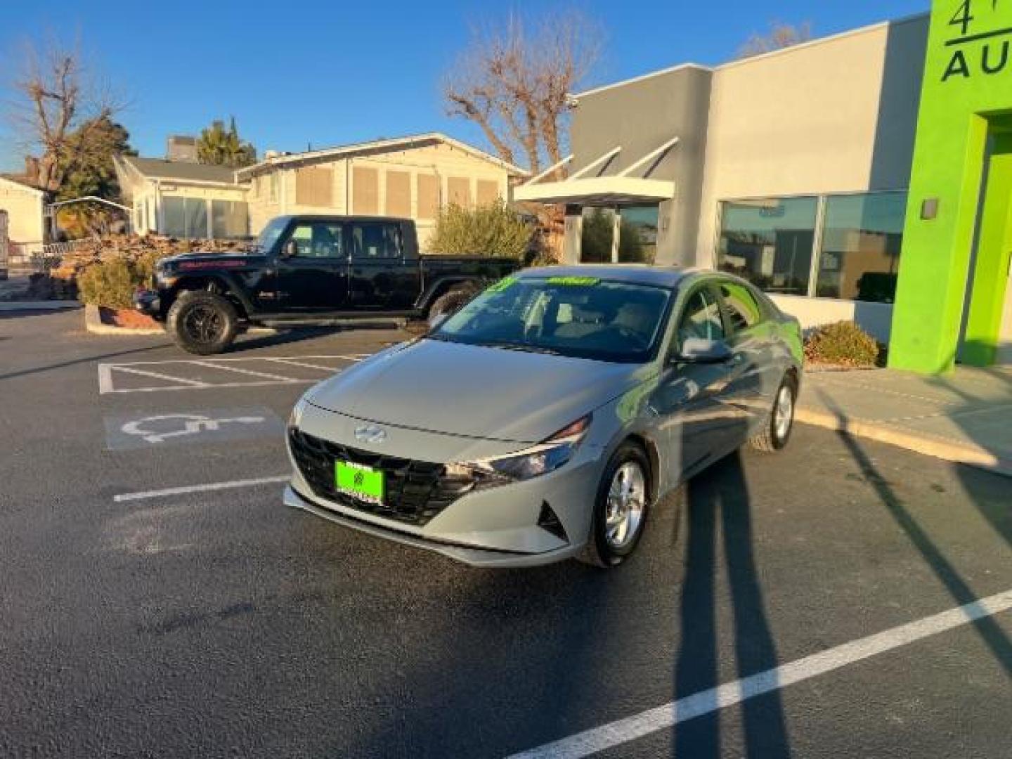 2021 Portofino Gray /Black Hyundai Elantra SE (KMHLL4AG0MU) with an 2.0L L4 DOHC 16V engine, 6-Speed Automatic transmission, located at 1865 East Red Hills Pkwy, St. George, 84770, (435) 628-0023, 37.120850, -113.543640 - We specialize in helping ALL people get the best financing available. No matter your credit score, good, bad or none we can get you an amazing rate. Had a bankruptcy, divorce, or repossessions? We give you the green light to get your credit back on the road. Low down and affordable payments that fit - Photo#2