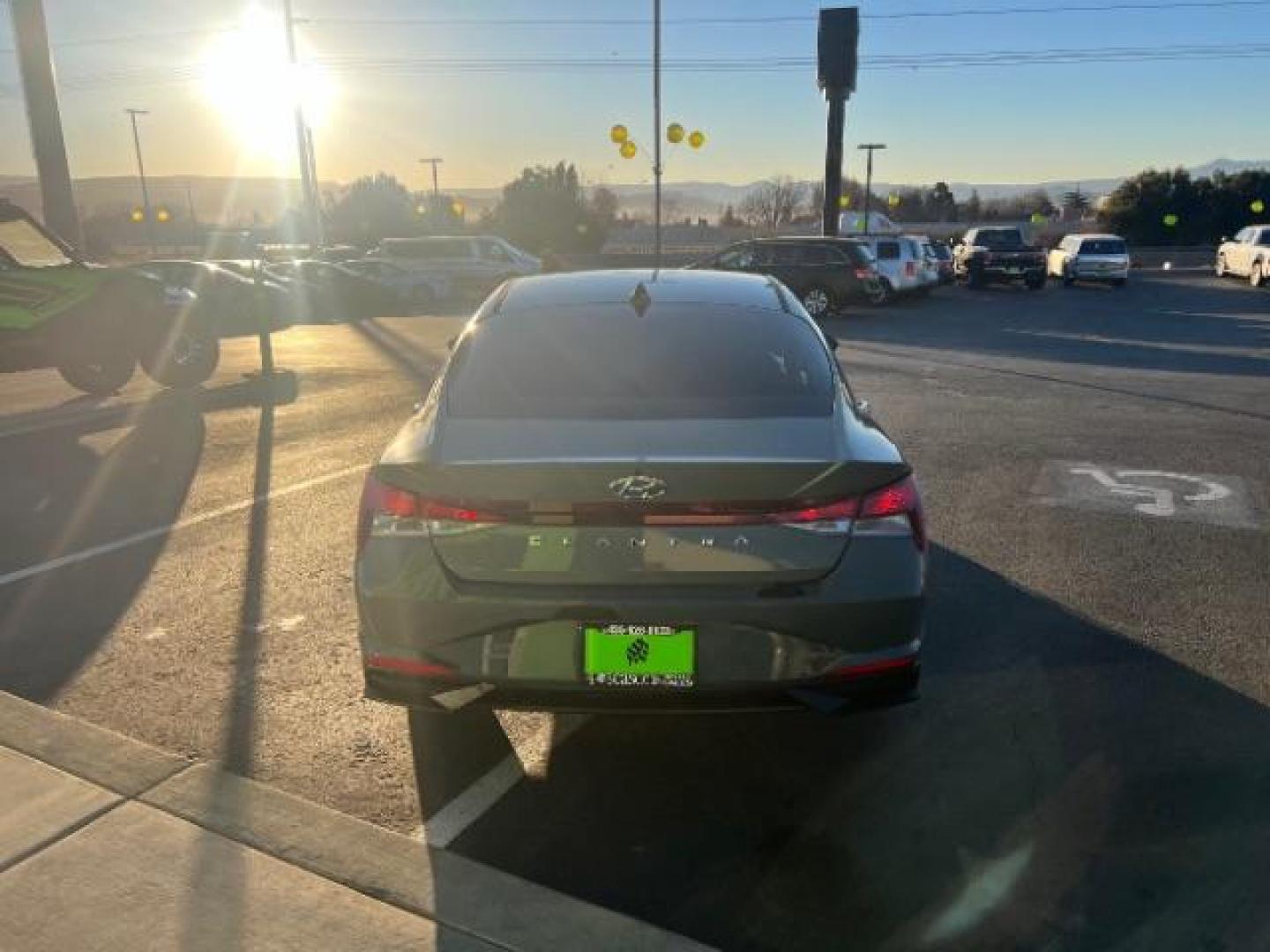 2021 Portofino Gray /Black Hyundai Elantra SE (KMHLL4AG0MU) with an 2.0L L4 DOHC 16V engine, 6-Speed Automatic transmission, located at 1865 East Red Hills Pkwy, St. George, 84770, (435) 628-0023, 37.120850, -113.543640 - We specialize in helping ALL people get the best financing available. No matter your credit score, good, bad or none we can get you an amazing rate. Had a bankruptcy, divorce, or repossessions? We give you the green light to get your credit back on the road. Low down and affordable payments that fit - Photo#5