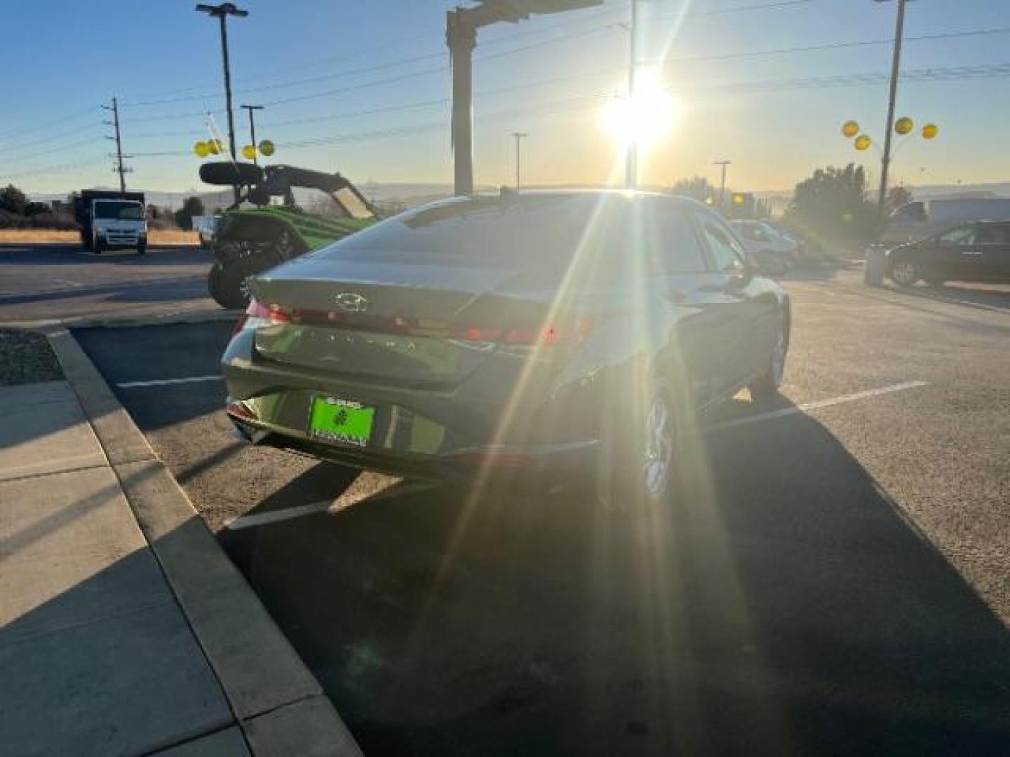 2021 Portofino Gray /Black Hyundai Elantra SE (KMHLL4AG0MU) with an 2.0L L4 DOHC 16V engine, 6-Speed Automatic transmission, located at 1865 East Red Hills Pkwy, St. George, 84770, (435) 628-0023, 37.120850, -113.543640 - We specialize in helping ALL people get the best financing available. No matter your credit score, good, bad or none we can get you an amazing rate. Had a bankruptcy, divorce, or repossessions? We give you the green light to get your credit back on the road. Low down and affordable payments that fit - Photo#6