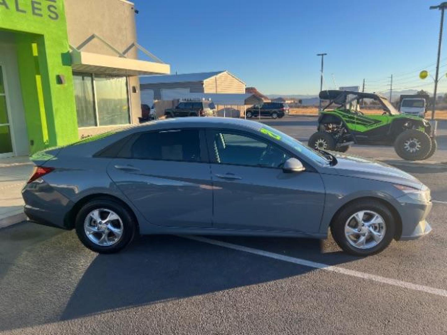 2021 Portofino Gray /Black Hyundai Elantra SE (KMHLL4AG0MU) with an 2.0L L4 DOHC 16V engine, 6-Speed Automatic transmission, located at 1865 East Red Hills Pkwy, St. George, 84770, (435) 628-0023, 37.120850, -113.543640 - We specialize in helping ALL people get the best financing available. No matter your credit score, good, bad or none we can get you an amazing rate. Had a bankruptcy, divorce, or repossessions? We give you the green light to get your credit back on the road. Low down and affordable payments that fit - Photo#7