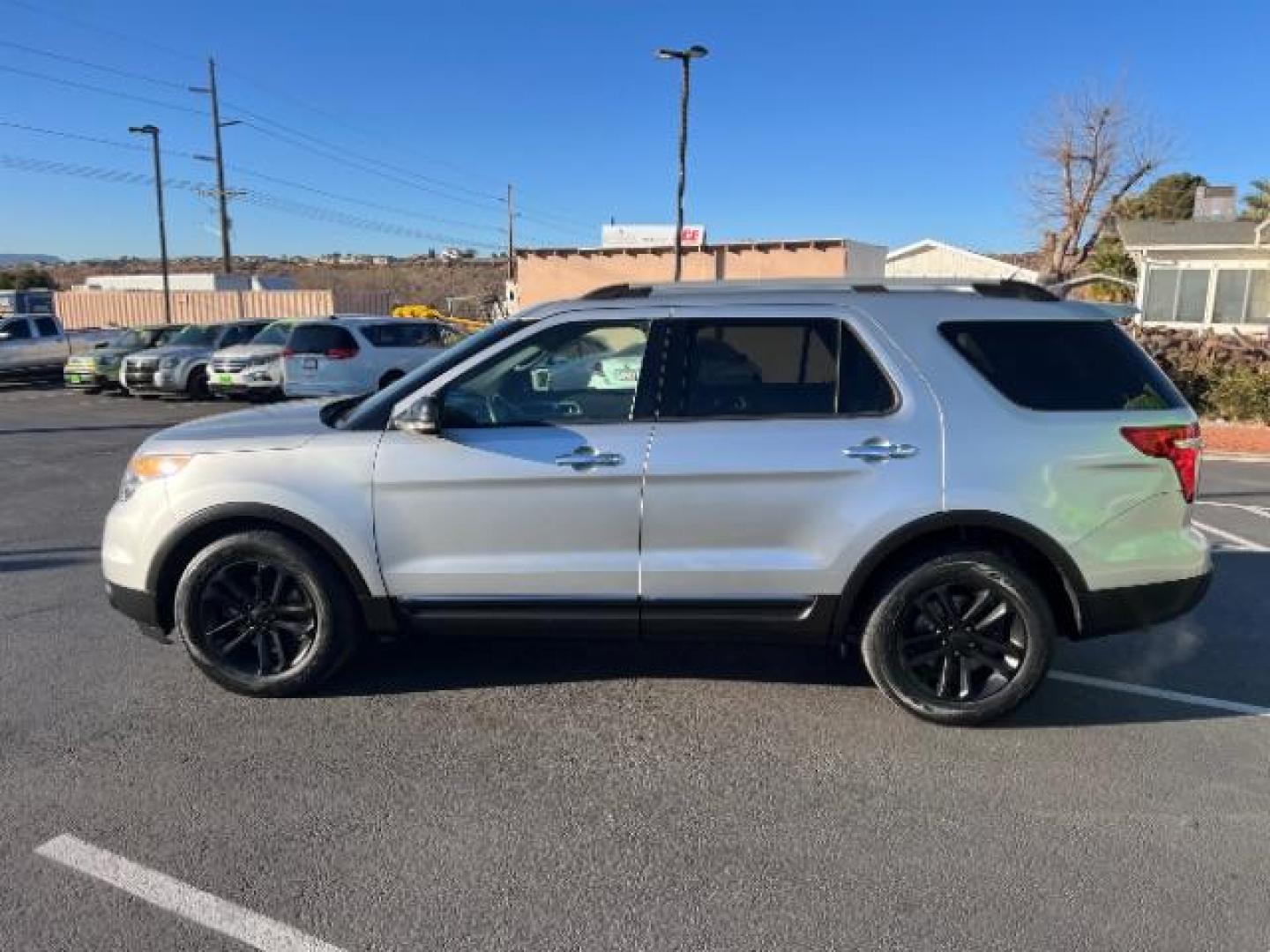 2013 Ingot Silver Metallic /Charcoal Black Leather Interior Ford Explorer XLT FWD (1FM5K7D86DG) with an 3.5L V6 DOHC 24V engine, 6-Speed Automatic transmission, located at 1865 East Red Hills Pkwy, St. George, 84770, (435) 628-0023, 37.120850, -113.543640 - Photo#3