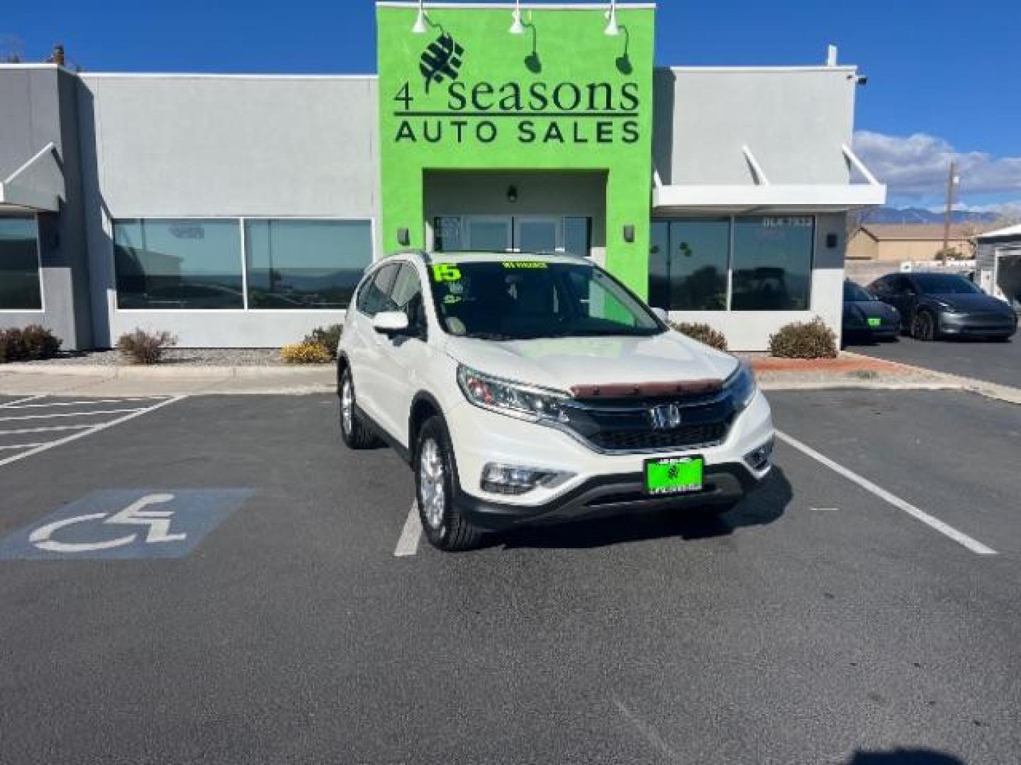 2015 WHITE /BLACK HONDA CR-V EX-L EX-L (5J6RM4H77FL) with an 4 CYL engine, AUTOMATIC transmission, located at 1865 East Red Hills Pkwy, St. George, 84770, (435) 628-0023, 37.120850, -113.543640 - We specialize in helping ALL people get the best financing available. No matter your credit score, good, bad or none we can get you an amazing rate. Had a bankruptcy, divorce, or repossessions? We give you the green light to get your credit back on the road. Low down and affordable payments that fit - Photo#0