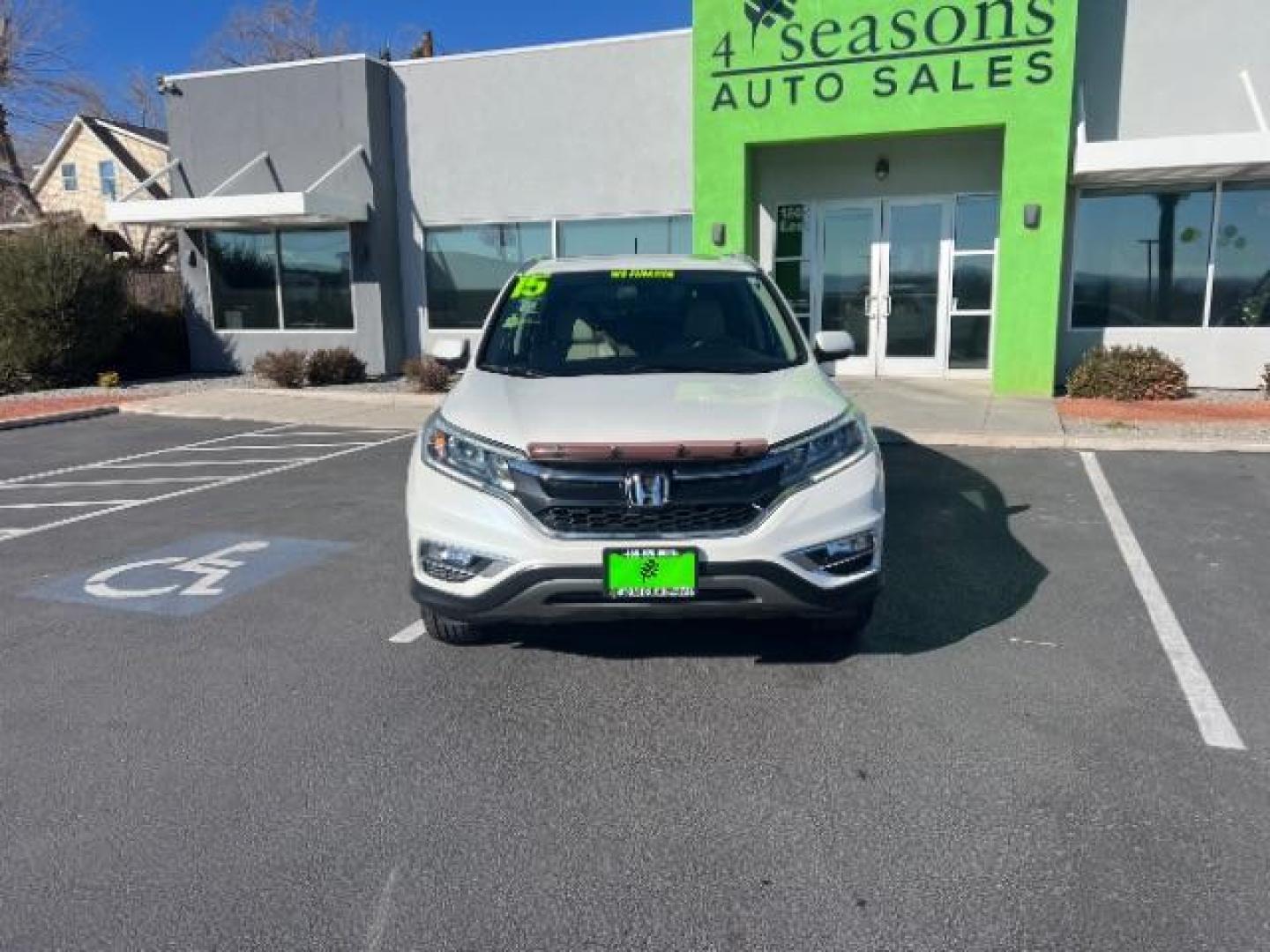 2015 WHITE /BLACK HONDA CR-V EX-L EX-L (5J6RM4H77FL) with an 4 CYL engine, AUTOMATIC transmission, located at 1865 East Red Hills Pkwy, St. George, 84770, (435) 628-0023, 37.120850, -113.543640 - We specialize in helping ALL people get the best financing available. No matter your credit score, good, bad or none we can get you an amazing rate. Had a bankruptcy, divorce, or repossessions? We give you the green light to get your credit back on the road. Low down and affordable payments that fit - Photo#1