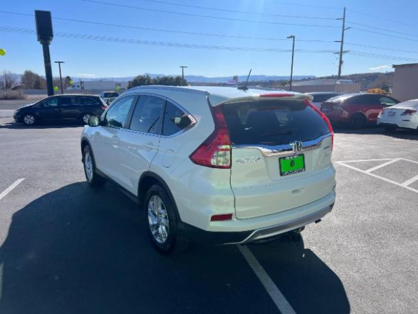 2015 WHITE /BLACK HONDA CR-V EX-L EX-L (5J6RM4H77FL) with an 4 CYL engine, AUTOMATIC transmission, located at 1865 East Red Hills Pkwy, St. George, 84770, (435) 628-0023, 37.120850, -113.543640 - We specialize in helping ALL people get the best financing available. No matter your credit score, good, bad or none we can get you an amazing rate. Had a bankruptcy, divorce, or repossessions? We give you the green light to get your credit back on the road. Low down and affordable payments that fit - Photo#4