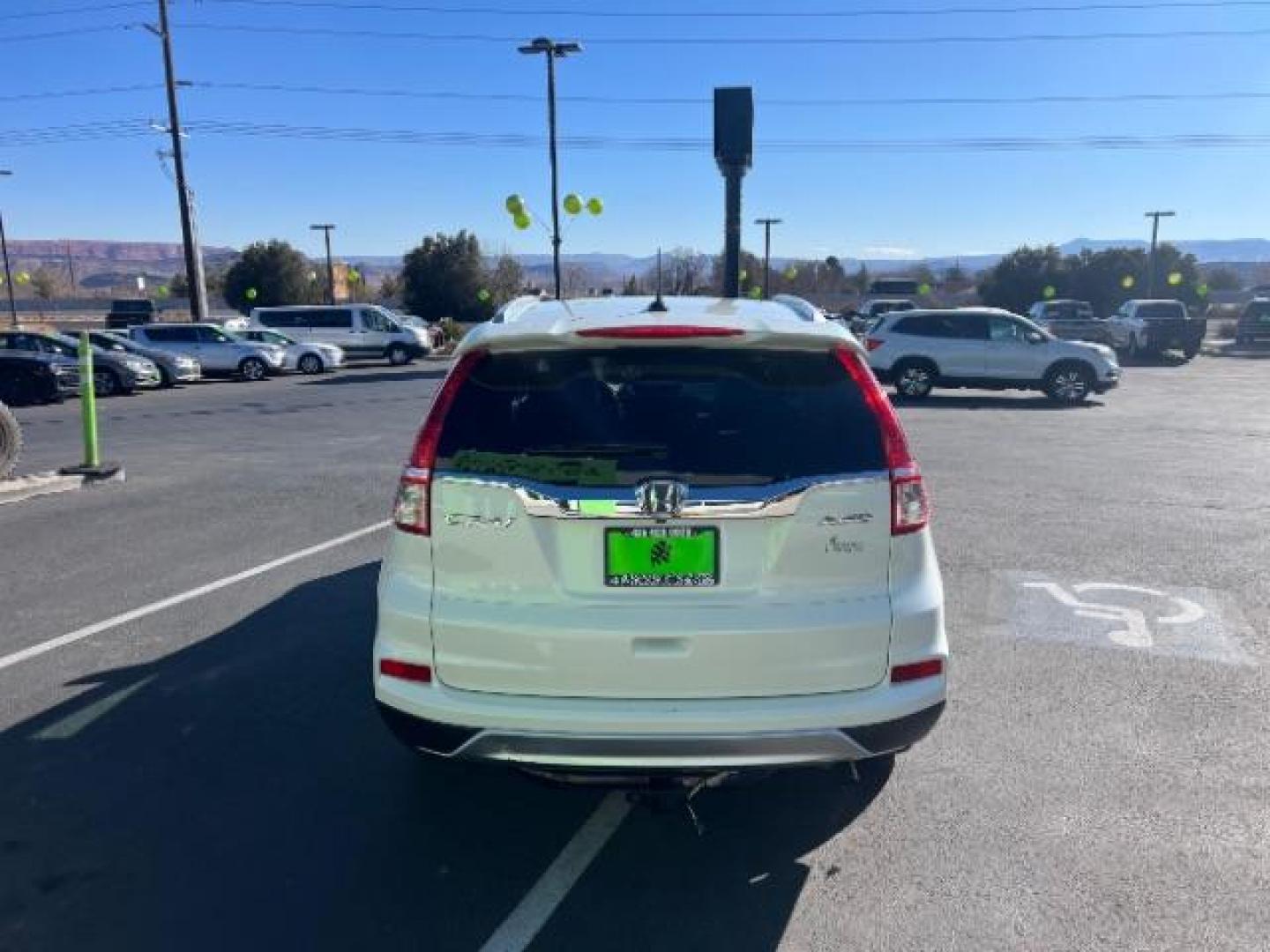 2015 WHITE /BLACK HONDA CR-V EX-L EX-L (5J6RM4H77FL) with an 4 CYL engine, AUTOMATIC transmission, located at 1865 East Red Hills Pkwy, St. George, 84770, (435) 628-0023, 37.120850, -113.543640 - We specialize in helping ALL people get the best financing available. No matter your credit score, good, bad or none we can get you an amazing rate. Had a bankruptcy, divorce, or repossessions? We give you the green light to get your credit back on the road. Low down and affordable payments that fit - Photo#5