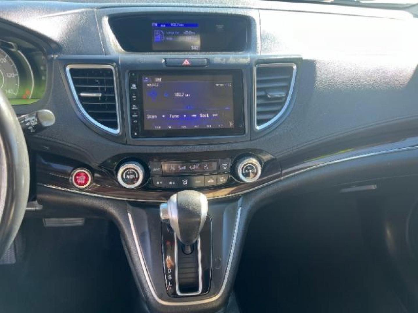 2015 WHITE /BLACK HONDA CR-V EX-L EX-L (5J6RM4H77FL) with an 4 CYL engine, AUTOMATIC transmission, located at 1865 East Red Hills Pkwy, St. George, 84770, (435) 628-0023, 37.120850, -113.543640 - We specialize in helping ALL people get the best financing available. No matter your credit score, good, bad or none we can get you an amazing rate. Had a bankruptcy, divorce, or repossessions? We give you the green light to get your credit back on the road. Low down and affordable payments that fit - Photo#20