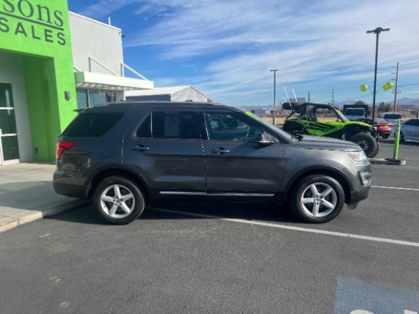 2017 Smoked Quartz Tinted Clearcoat Metallic /Dark Earth w/Ebony Black, leather/sueded microfibe Ford Explorer XLT FWD (1FM5K7D88HG) with an 3.5L V6 DOHC 24V engine, 6-Speed Automatic transmission, located at 1865 East Red Hills Pkwy, St. George, 84770, (435) 628-0023, 37.120850, -113.543640 - We specialize in helping ALL people get the best financing available. No matter your credit score, good, bad or none we can get you an amazing rate. Had a bankruptcy, divorce, or repossessions? We give you the green light to get your credit back on the road. Low down and affordable payments that fit - Photo#7