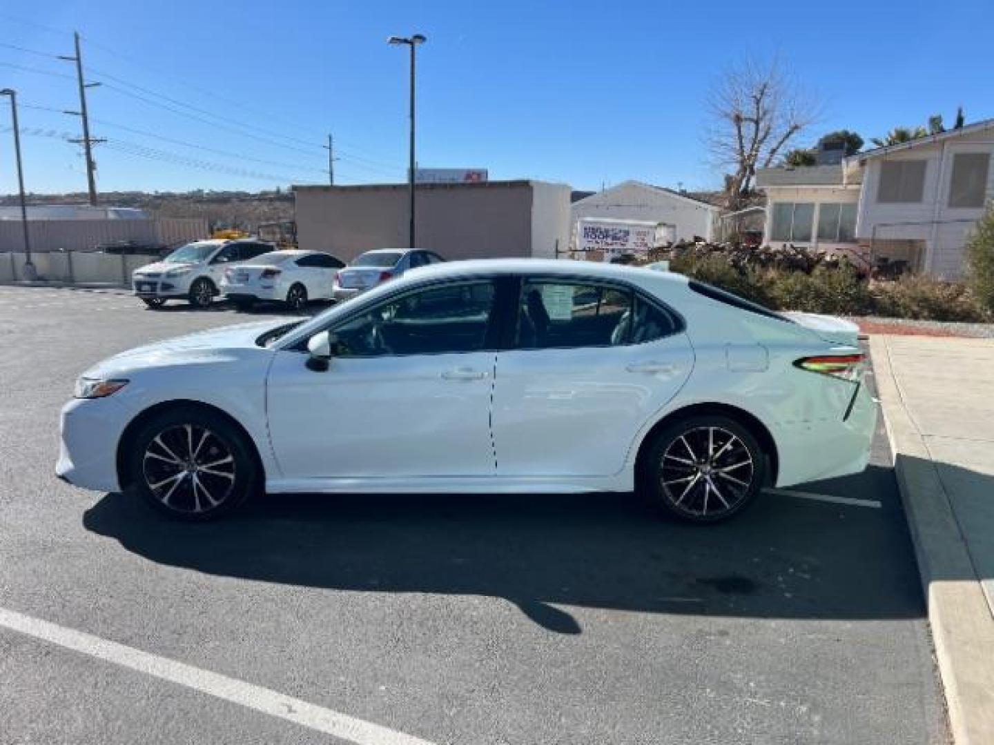 2020 White /Black Leather Interior Toyota Camry SE (4T1G11AK9LU) with an 2.5L L4 DOHC 16V engine, 8-Speed Automatic transmission, located at 1865 East Red Hills Pkwy, St. George, 84770, (435) 628-0023, 37.120850, -113.543640 - Photo#3