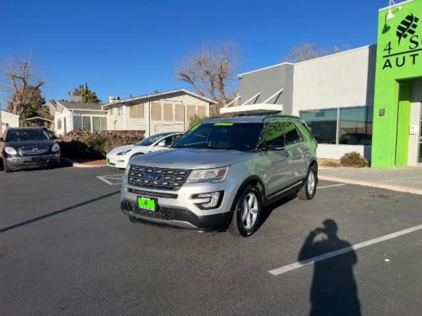 2016 Ingot Silver /Ebony Black, cloth Ford Explorer XLT 4WD (1FM5K8D85GG) with an 3.5L V6 DOHC 24V engine, 6-Speed Automatic transmission, located at 1865 East Red Hills Pkwy, St. George, 84770, (435) 628-0023, 37.120850, -113.543640 - We specialize in helping ALL people get the best financing available. No matter your credit score, good, bad or none we can get you an amazing rate. Had a bankruptcy, divorce, or repossessions? We give you the green light to get your credit back on the road. Low down and affordable payments that fit - Photo#2