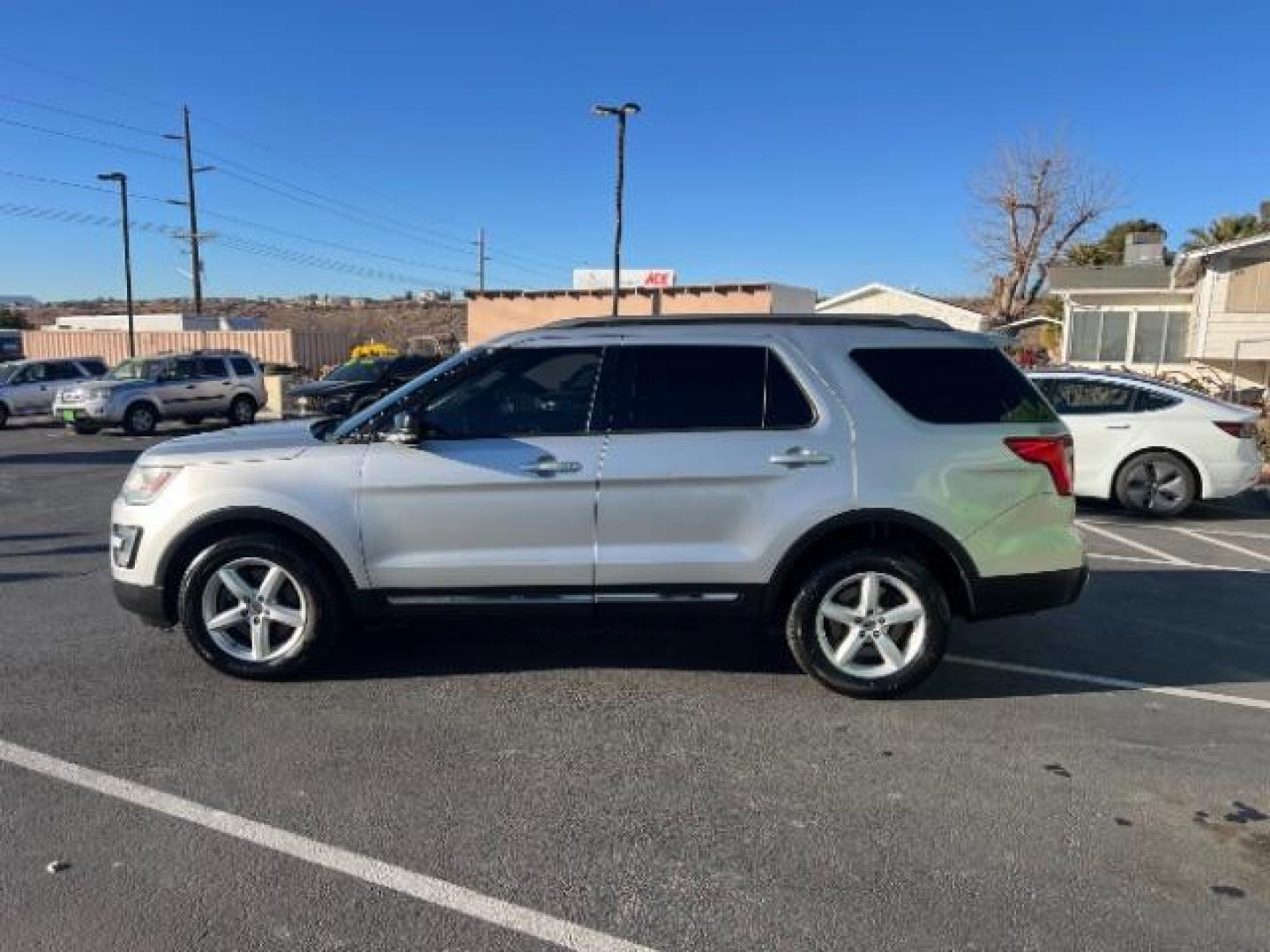 2016 Ingot Silver /Ebony Black, cloth Ford Explorer XLT 4WD (1FM5K8D85GG) with an 3.5L V6 DOHC 24V engine, 6-Speed Automatic transmission, located at 1865 East Red Hills Pkwy, St. George, 84770, (435) 628-0023, 37.120850, -113.543640 - We specialize in helping ALL people get the best financing available. No matter your credit score, good, bad or none we can get you an amazing rate. Had a bankruptcy, divorce, or repossessions? We give you the green light to get your credit back on the road. Low down and affordable payments that fit - Photo#3