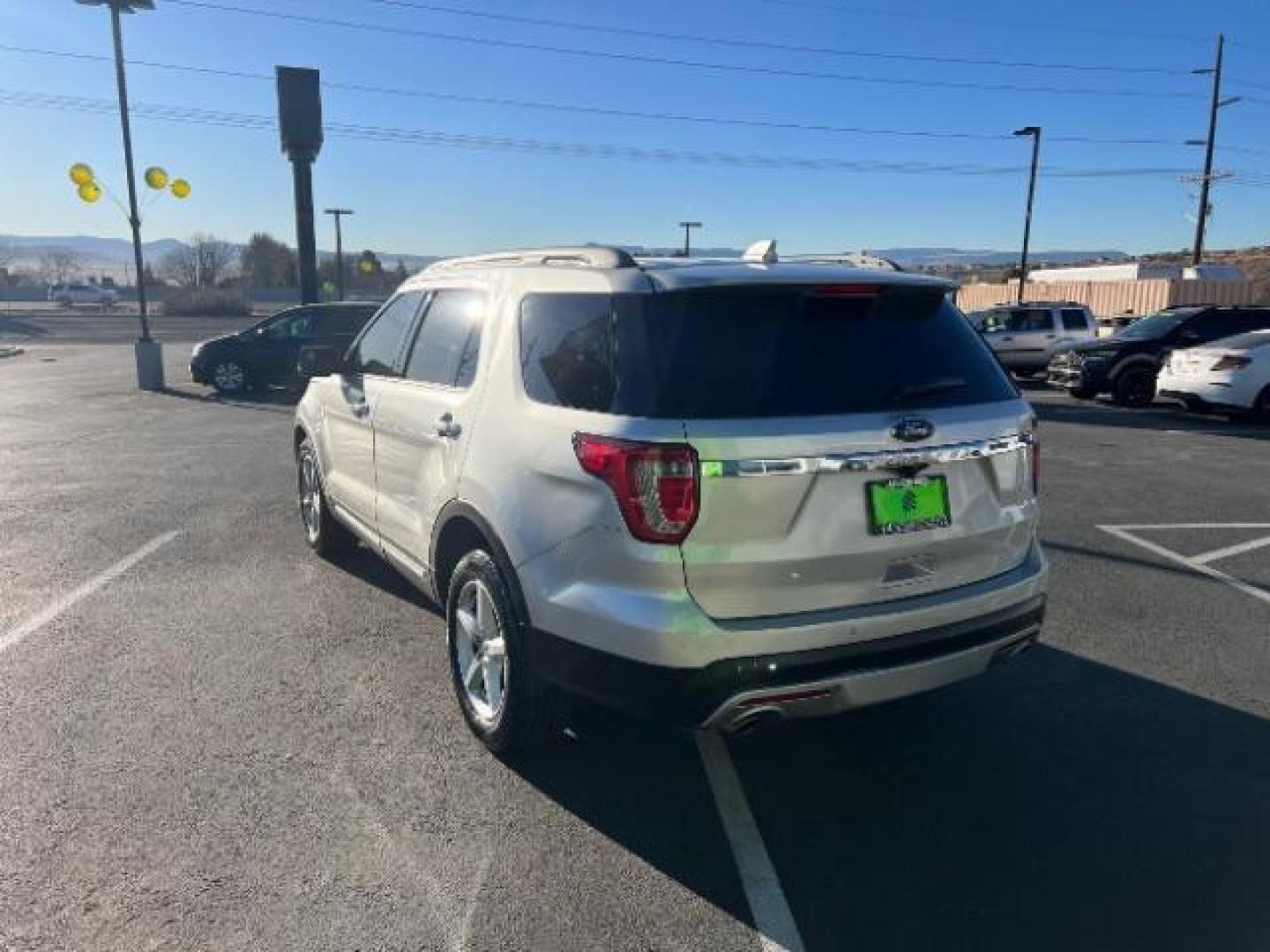 2016 Ingot Silver /Ebony Black, cloth Ford Explorer XLT 4WD (1FM5K8D85GG) with an 3.5L V6 DOHC 24V engine, 6-Speed Automatic transmission, located at 1865 East Red Hills Pkwy, St. George, 84770, (435) 628-0023, 37.120850, -113.543640 - We specialize in helping ALL people get the best financing available. No matter your credit score, good, bad or none we can get you an amazing rate. Had a bankruptcy, divorce, or repossessions? We give you the green light to get your credit back on the road. Low down and affordable payments that fit - Photo#4