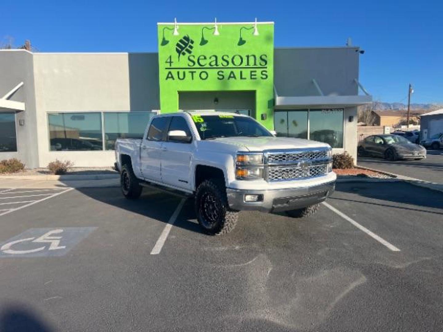 2015 Summit White /Dark Ash Seats w/Jet Black Interior Accents, cloth Chevrolet Silverado 1500 LT Crew Cab 2WD (3GCPCREC3FG) with an 5.3L V8 OHV 16V engine, 6-Speed Automatic transmission, located at 1865 East Red Hills Pkwy, St. George, 84770, (435) 628-0023, 37.120850, -113.543640 - We specialize in helping ALL people get the best financing available. No matter your credit score, good, bad or none we can get you an amazing rate. Had a bankruptcy, divorce, or repossessions? We give you the green light to get your credit back on the road. Low down and affordable payments that fit - Photo#0