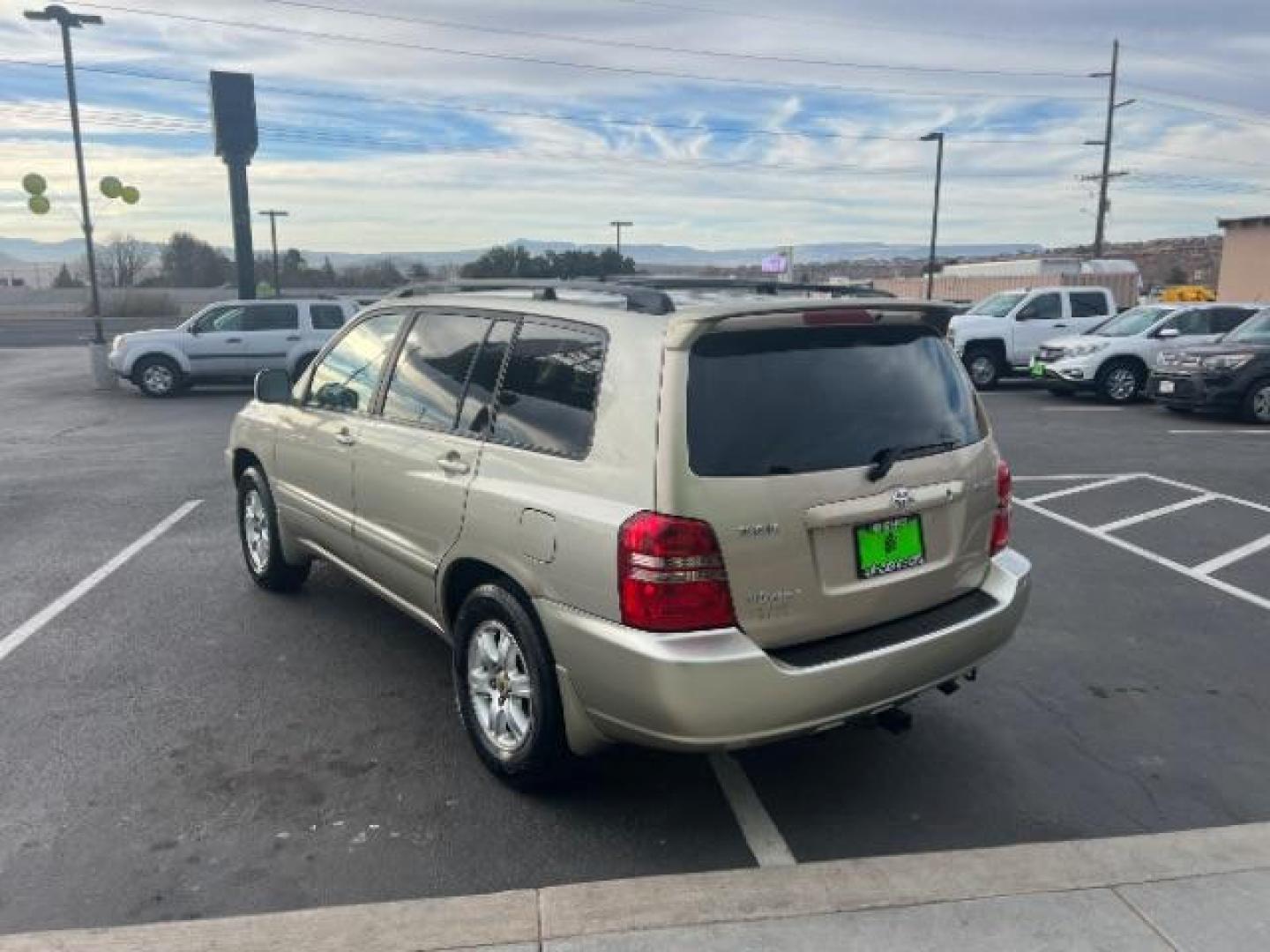 2003 Vintage Gold Metallic /Ivory Cloth Interior Trim Toyota Highlander V6 2WD (JTEGF21A830) with an 3.0L V6 DOHC 24V engine, 4-Speed Automatic transmission, located at 1865 East Red Hills Pkwy, St. George, 84770, (435) 628-0023, 37.120850, -113.543640 - We specialize in helping ALL people get the best financing available. No matter your credit score, good, bad or none we can get you an amazing rate. Had a bankruptcy, divorce, or repossessions? We give you the green light to get your credit back on the road. Low down and affordable payments that fit - Photo#4