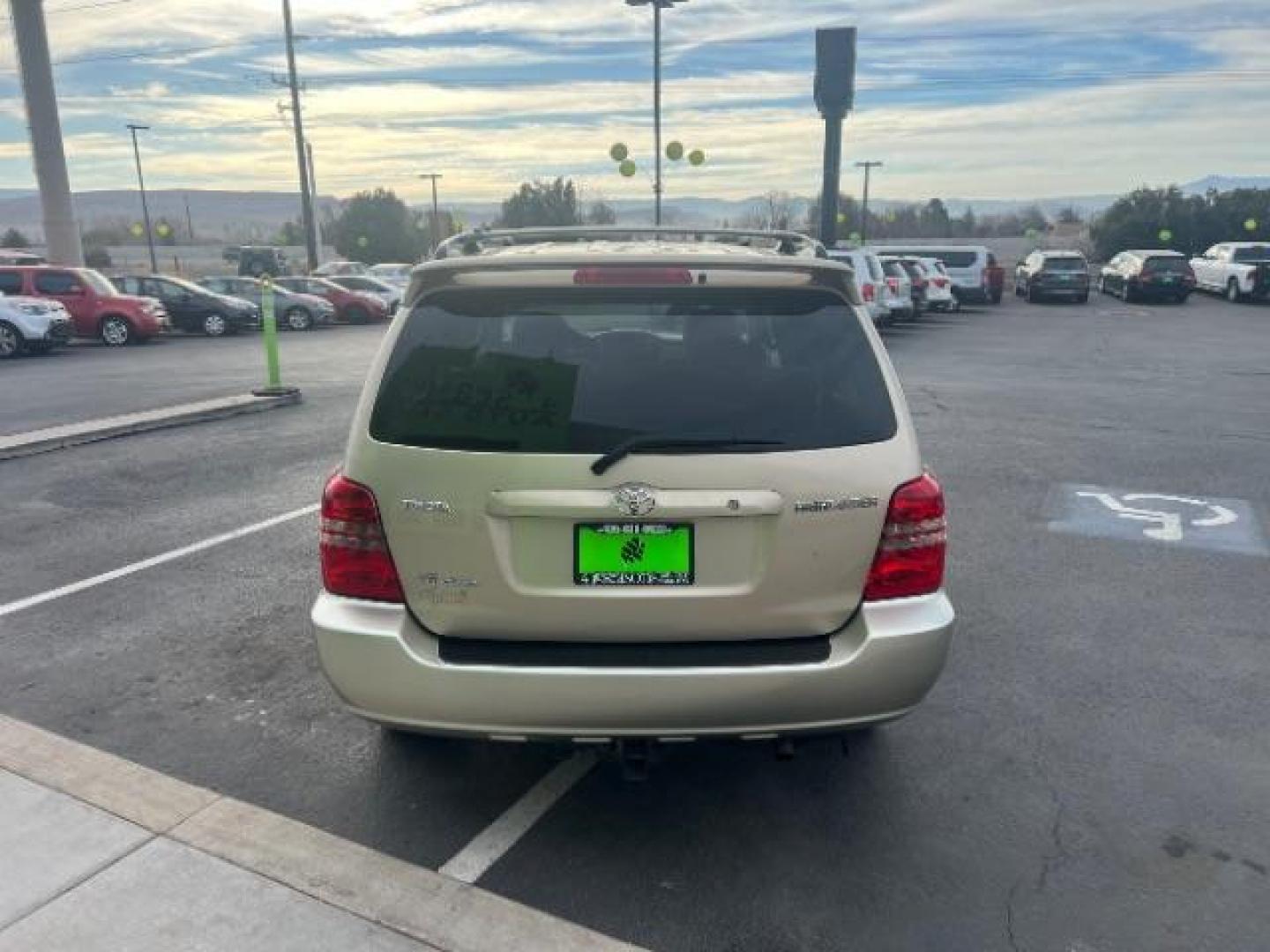 2003 Vintage Gold Metallic /Ivory Cloth Interior Trim Toyota Highlander V6 2WD (JTEGF21A830) with an 3.0L V6 DOHC 24V engine, 4-Speed Automatic transmission, located at 1865 East Red Hills Pkwy, St. George, 84770, (435) 628-0023, 37.120850, -113.543640 - We specialize in helping ALL people get the best financing available. No matter your credit score, good, bad or none we can get you an amazing rate. Had a bankruptcy, divorce, or repossessions? We give you the green light to get your credit back on the road. Low down and affordable payments that fit - Photo#5