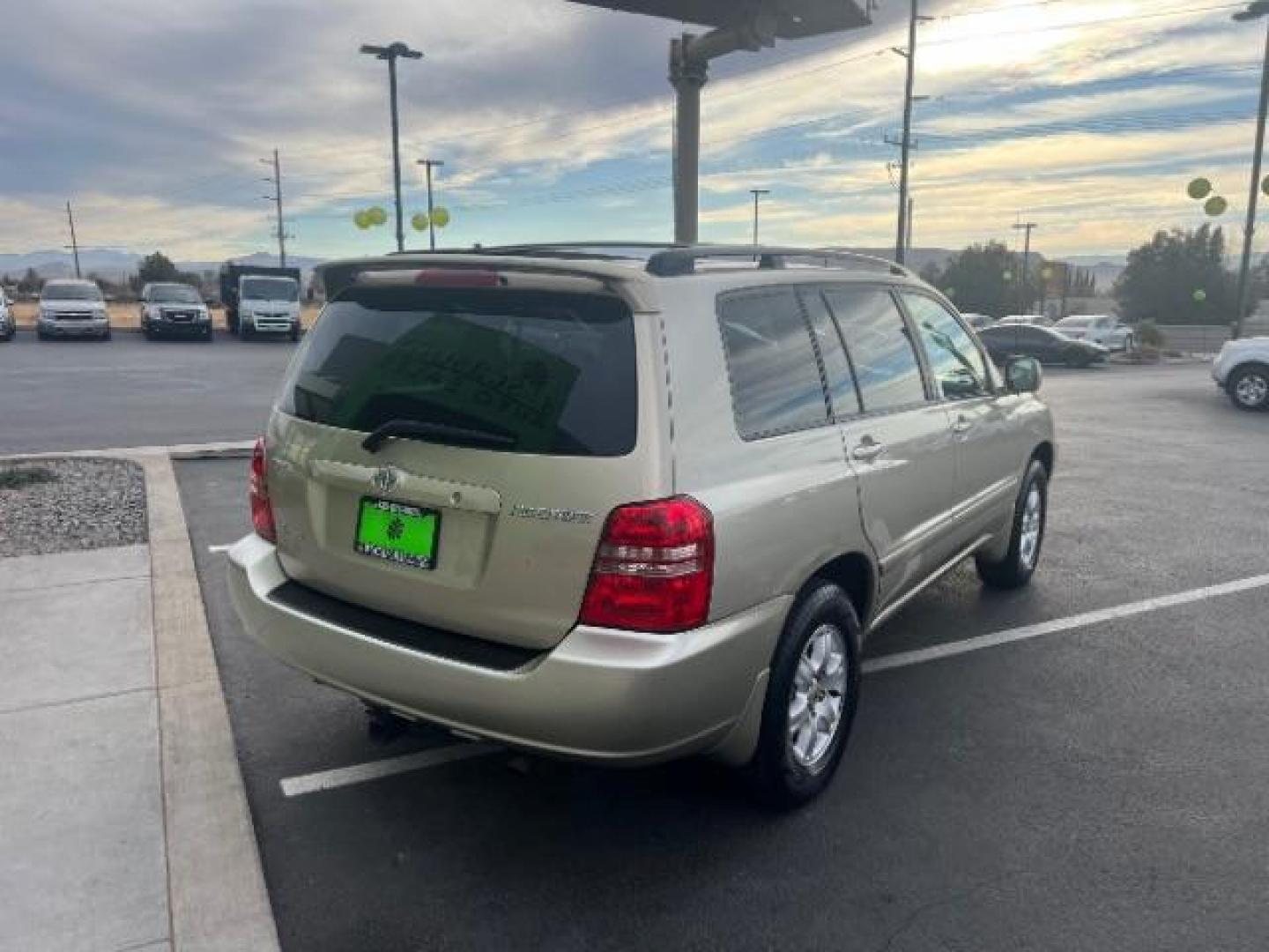 2003 Vintage Gold Metallic /Ivory Cloth Interior Trim Toyota Highlander V6 2WD (JTEGF21A830) with an 3.0L V6 DOHC 24V engine, 4-Speed Automatic transmission, located at 1865 East Red Hills Pkwy, St. George, 84770, (435) 628-0023, 37.120850, -113.543640 - We specialize in helping ALL people get the best financing available. No matter your credit score, good, bad or none we can get you an amazing rate. Had a bankruptcy, divorce, or repossessions? We give you the green light to get your credit back on the road. Low down and affordable payments that fit - Photo#6