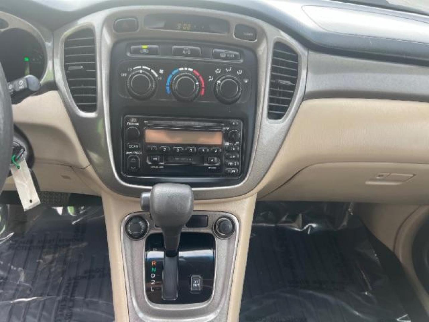 2003 Vintage Gold Metallic /Ivory Cloth Interior Trim Toyota Highlander V6 2WD (JTEGF21A830) with an 3.0L V6 DOHC 24V engine, 4-Speed Automatic transmission, located at 1865 East Red Hills Pkwy, St. George, 84770, (435) 628-0023, 37.120850, -113.543640 - We specialize in helping ALL people get the best financing available. No matter your credit score, good, bad or none we can get you an amazing rate. Had a bankruptcy, divorce, or repossessions? We give you the green light to get your credit back on the road. Low down and affordable payments that fit - Photo#18