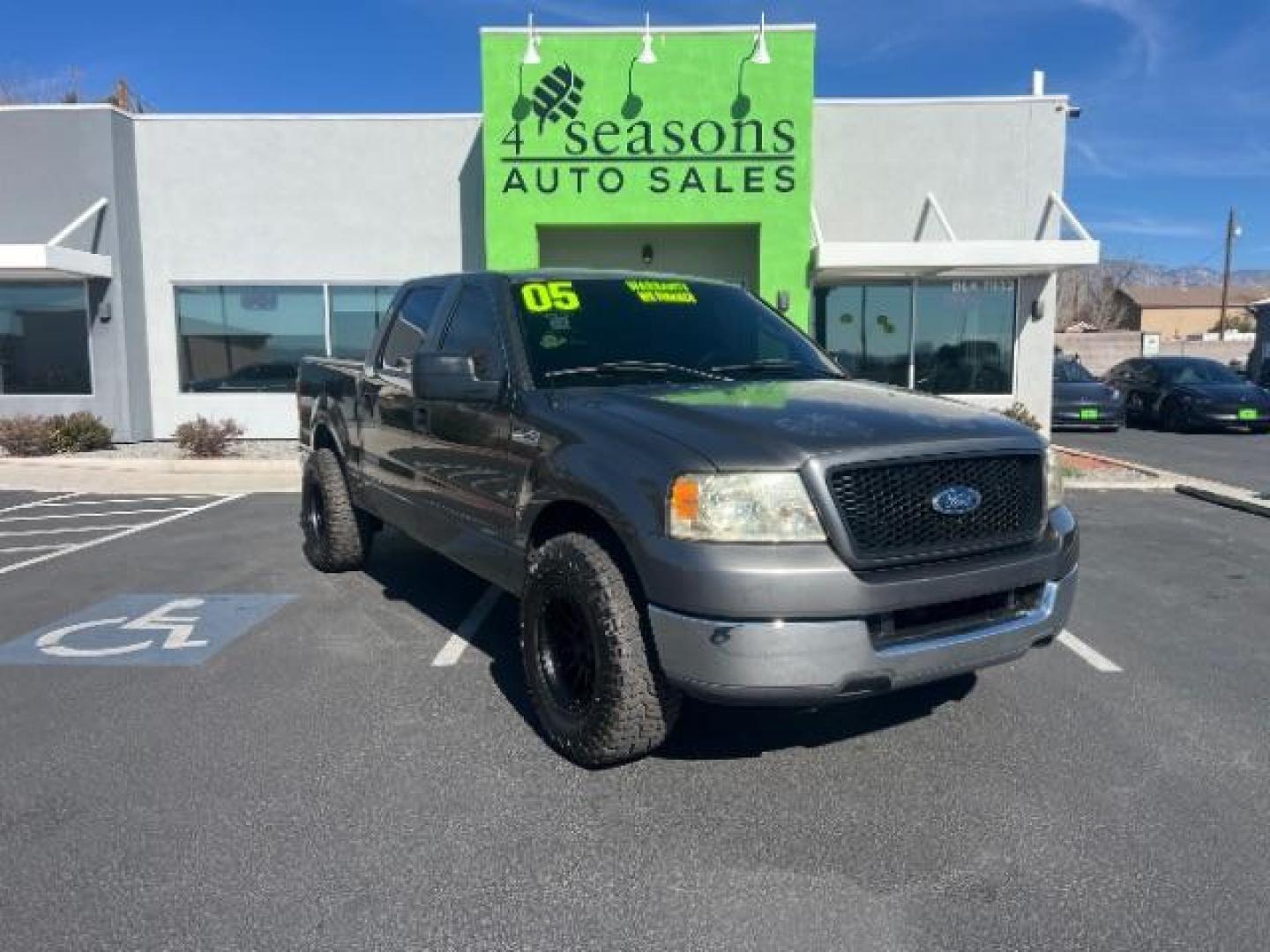 2005 Dark Shadow Gray Clearcoat Metallic /Dark Flint Ford F-150 XLT (1FTRW12W05F) with an Triton 4.6L V-8 regular unleaded engine, AUTOMATIC transmission, located at 1865 East Red Hills Pkwy, St. George, 84770, (435) 628-0023, 37.120850, -113.543640 - We specialize in helping ALL people get the best financing available. No matter your credit score, good, bad or none we can get you an amazing rate. Had a bankruptcy, divorce, or repossessions? We give you the green light to get your credit back on the road. Low down and affordable payments that fit - Photo#0