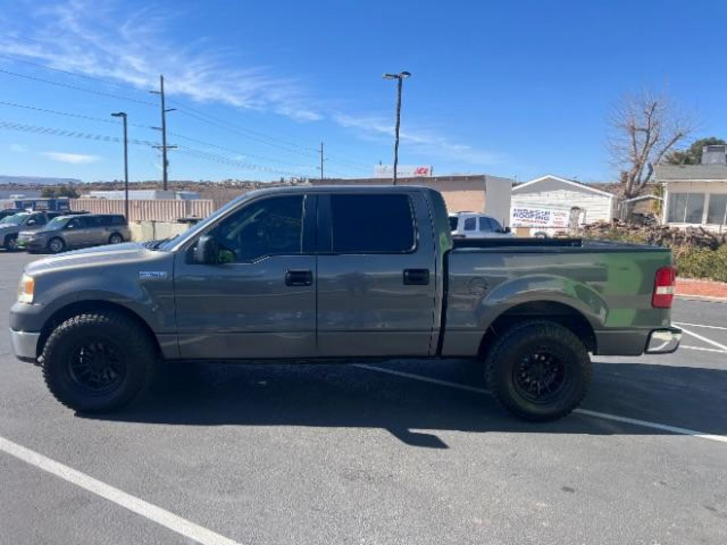 2005 Dark Shadow Gray Clearcoat Metallic /Dark Flint Ford F-150 XLT (1FTRW12W05F) with an Triton 4.6L V-8 regular unleaded engine, AUTOMATIC transmission, located at 1865 East Red Hills Pkwy, St. George, 84770, (435) 628-0023, 37.120850, -113.543640 - We specialize in helping ALL people get the best financing available. No matter your credit score, good, bad or none we can get you an amazing rate. Had a bankruptcy, divorce, or repossessions? We give you the green light to get your credit back on the road. Low down and affordable payments that fit - Photo#3