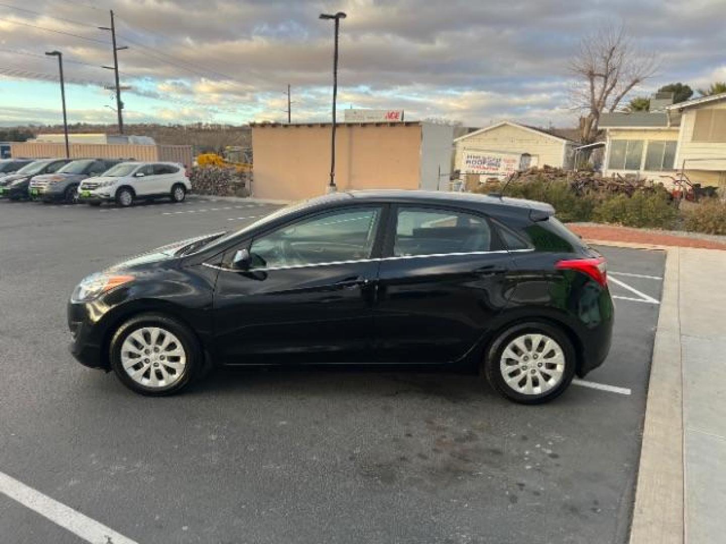 2016 BLACK /Charcoal, cloth Hyundai Elantra A/T (KMHD35LH3GU) with an 2.0L L4 16V DOHC engine, 6-Speed Automatic transmission, located at 1865 East Red Hills Pkwy, St. George, 84770, (435) 628-0023, 37.120850, -113.543640 - We specialize in helping ALL people get the best financing available. No matter your credit score, good, bad or none we can get you an amazing rate. Had a bankruptcy, divorce, or repossessions? We give you the green light to get your credit back on the road. Low down and affordable payments that fit - Photo#3