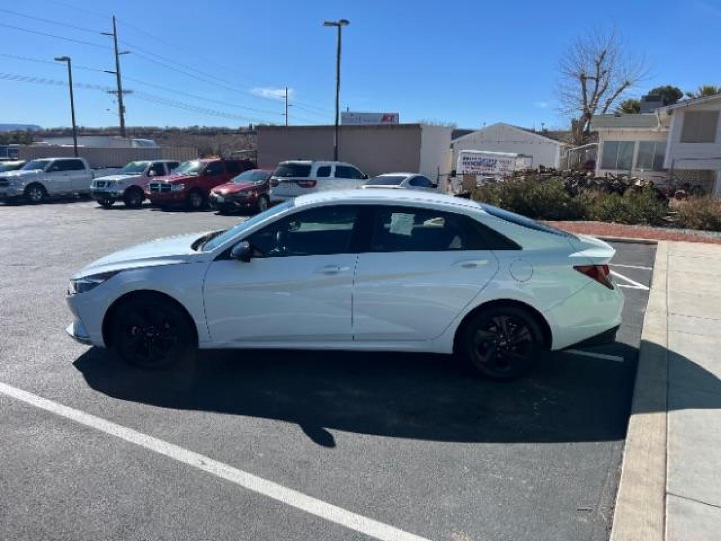 2021 Quartz White /Black Hyundai Elantra SEL (5NPLM4AG8MH) with an 2.0L L4 DOHC 16V engine, 6-Speed Automatic transmission, located at 1865 East Red Hills Pkwy, St. George, 84770, (435) 628-0023, 37.120850, -113.543640 - We specialize in helping ALL people get the best financing available. No matter your credit score, good, bad or none we can get you an amazing rate. Had a bankruptcy, divorce, or repossessions? We give you the green light to get your credit back on the road. Low down and affordable payments that fit - Photo#3