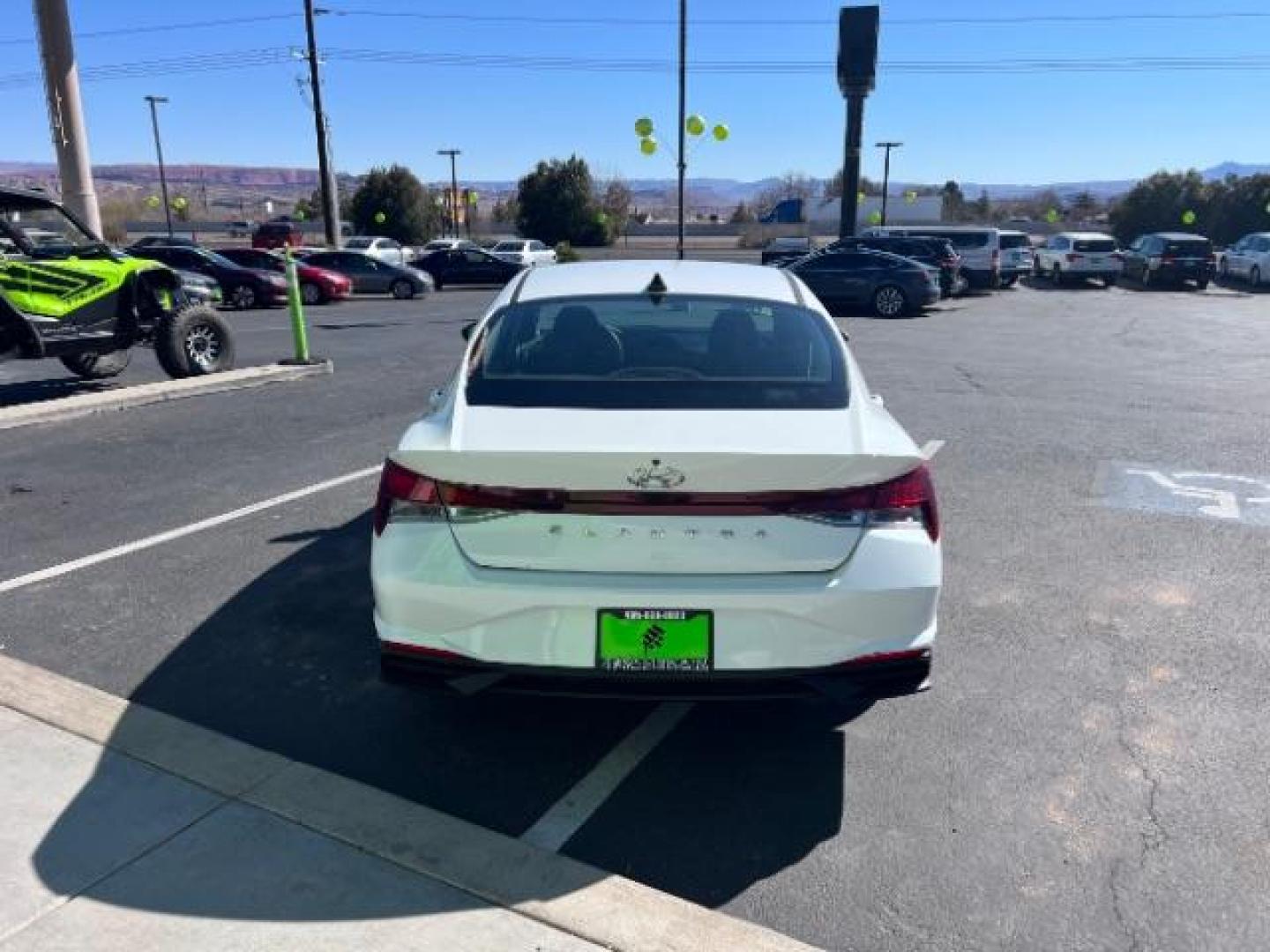 2021 Quartz White /Black Hyundai Elantra SEL (5NPLM4AG8MH) with an 2.0L L4 DOHC 16V engine, 6-Speed Automatic transmission, located at 1865 East Red Hills Pkwy, St. George, 84770, (435) 628-0023, 37.120850, -113.543640 - We specialize in helping ALL people get the best financing available. No matter your credit score, good, bad or none we can get you an amazing rate. Had a bankruptcy, divorce, or repossessions? We give you the green light to get your credit back on the road. Low down and affordable payments that fit - Photo#5