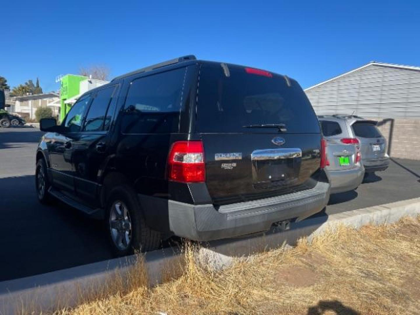 2007 Black /Stone Cloth Interior Ford Expedition XLT 4WD (1FMFU16517L) with an 5.4L V8 SOHC 16V engine, 6-Speed Automatic transmission, located at 1865 East Red Hills Pkwy, St. George, 84770, (435) 628-0023, 37.120850, -113.543640 - This vehicle is a Mechanic Special. This means it will need some love. Runs a drives fine but has body damage, leaks or other mechanical issues. It did NOT pass our 50 point inspection. Get a great deal on a less than perfect car. These cars do NOT qualify for our in house financing. Cash and carry, - Photo#3