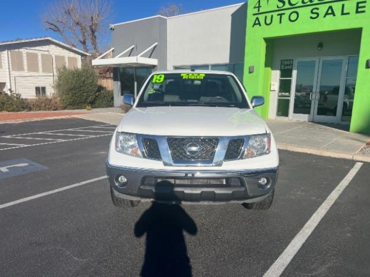 2019 Glacier White /Steel Nissan Frontier SL (1N6AD0EV1KN) with an 4.0L V6 DOHC 24V engine, 5-Speed Automatic transmission, located at 940 North Main Street, Cedar City, UT, 84720, (435) 628-0023, 37.692936, -113.061897 - Photo#1