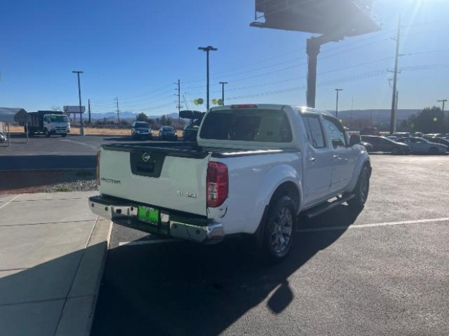 2019 Glacier White /Steel Nissan Frontier SL (1N6AD0EV1KN) with an 4.0L V6 DOHC 24V engine, 5-Speed Automatic transmission, located at 1865 East Red Hills Pkwy, St. George, 84770, (435) 628-0023, 37.120850, -113.543640 - We specialize in helping ALL people get the best financing available. No matter your credit score, good, bad or none we can get you an amazing rate. Had a bankruptcy, divorce, or repossessions? We give you the green light to get your credit back on the road. Low down and affordable payments that fit - Photo#6