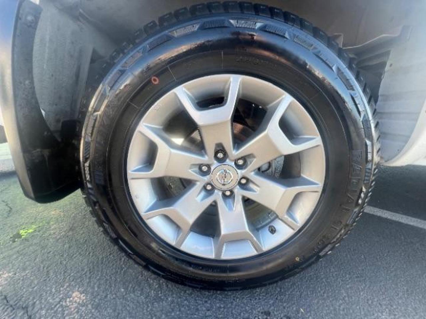 2019 Glacier White /Steel Nissan Frontier SL (1N6AD0EV1KN) with an 4.0L V6 DOHC 24V engine, 5-Speed Automatic transmission, located at 1865 East Red Hills Pkwy, St. George, 84770, (435) 628-0023, 37.120850, -113.543640 - We specialize in helping ALL people get the best financing available. No matter your credit score, good, bad or none we can get you an amazing rate. Had a bankruptcy, divorce, or repossessions? We give you the green light to get your credit back on the road. Low down and affordable payments that fit - Photo#8