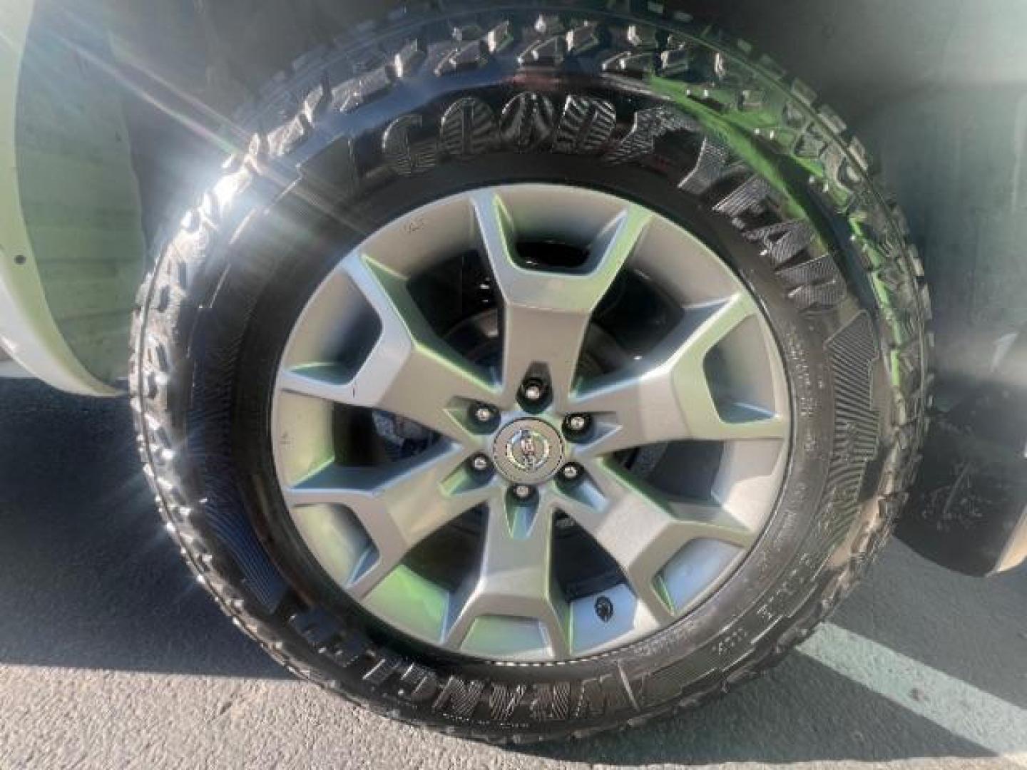 2019 Glacier White /Steel Nissan Frontier SL (1N6AD0EV1KN) with an 4.0L V6 DOHC 24V engine, 5-Speed Automatic transmission, located at 1865 East Red Hills Pkwy, St. George, 84770, (435) 628-0023, 37.120850, -113.543640 - We specialize in helping ALL people get the best financing available. No matter your credit score, good, bad or none we can get you an amazing rate. Had a bankruptcy, divorce, or repossessions? We give you the green light to get your credit back on the road. Low down and affordable payments that fit - Photo#11